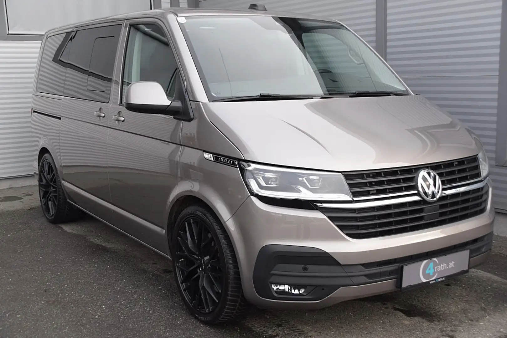Volkswagen T6.1 Caravelle KR 2,0 TDI DSG LED/AHK/ACC/2x S-TÜR Beige - 2