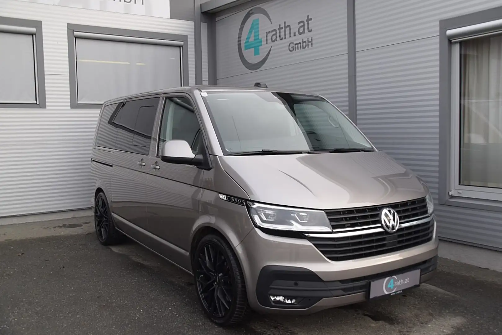 Volkswagen T6.1 Caravelle KR 2,0 TDI DSG LED/AHK/ACC/2x S-TÜR Beige - 1