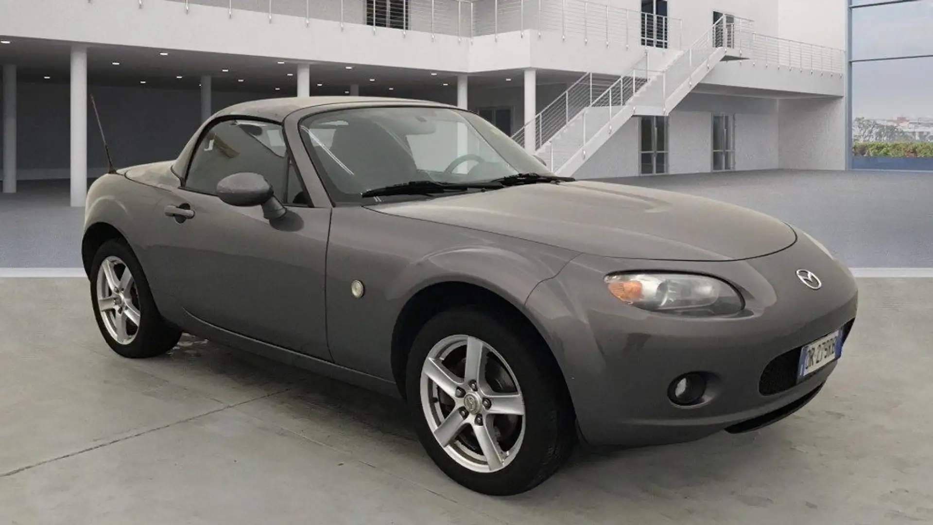 Mazda MX-5 Roadster 1.8L Wind Gris - 2