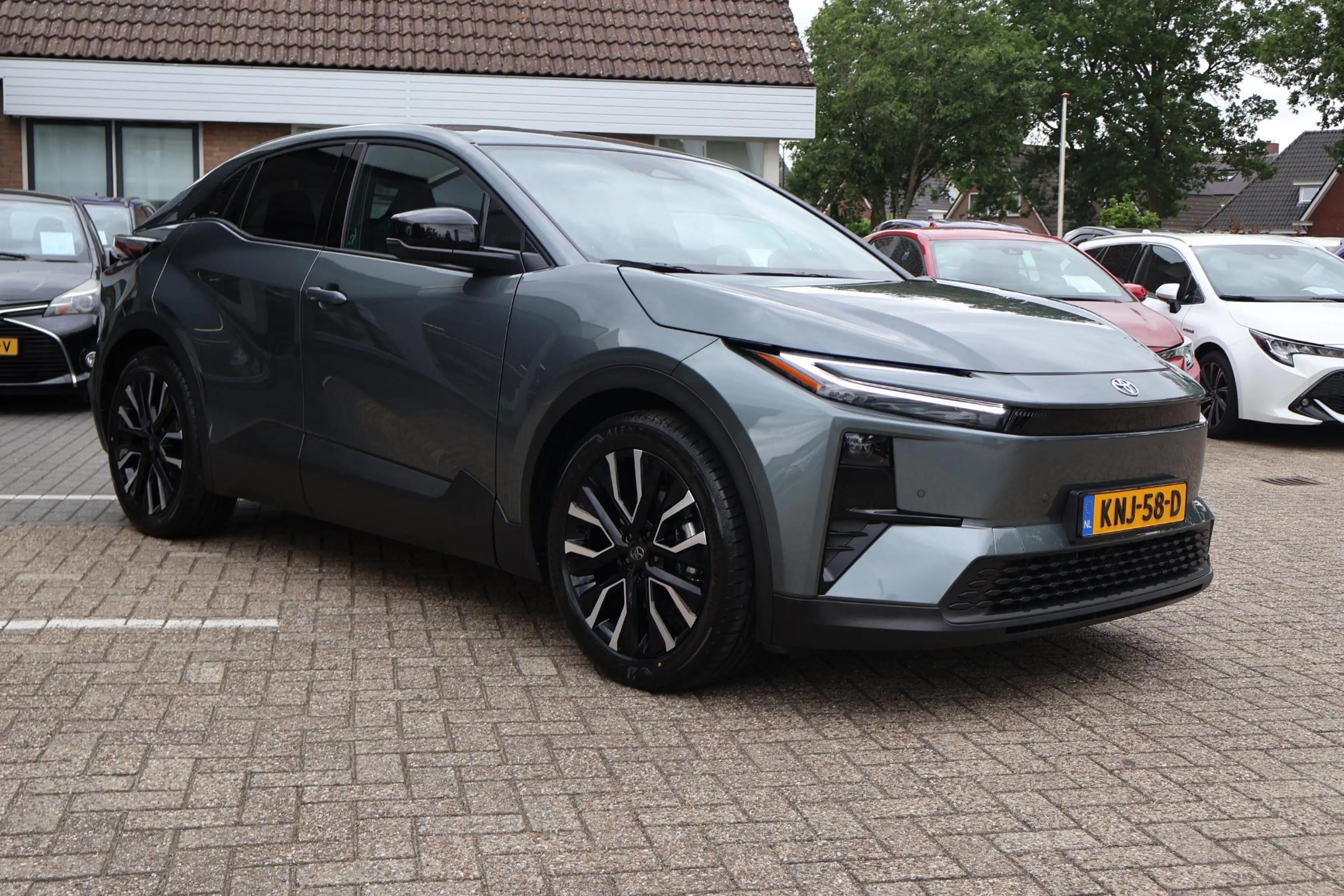 Toyota C-HR+ FIRST EDITION 77KWH 607KM-WLTP 20"LM-VELGEN EL-ACH — photo 2