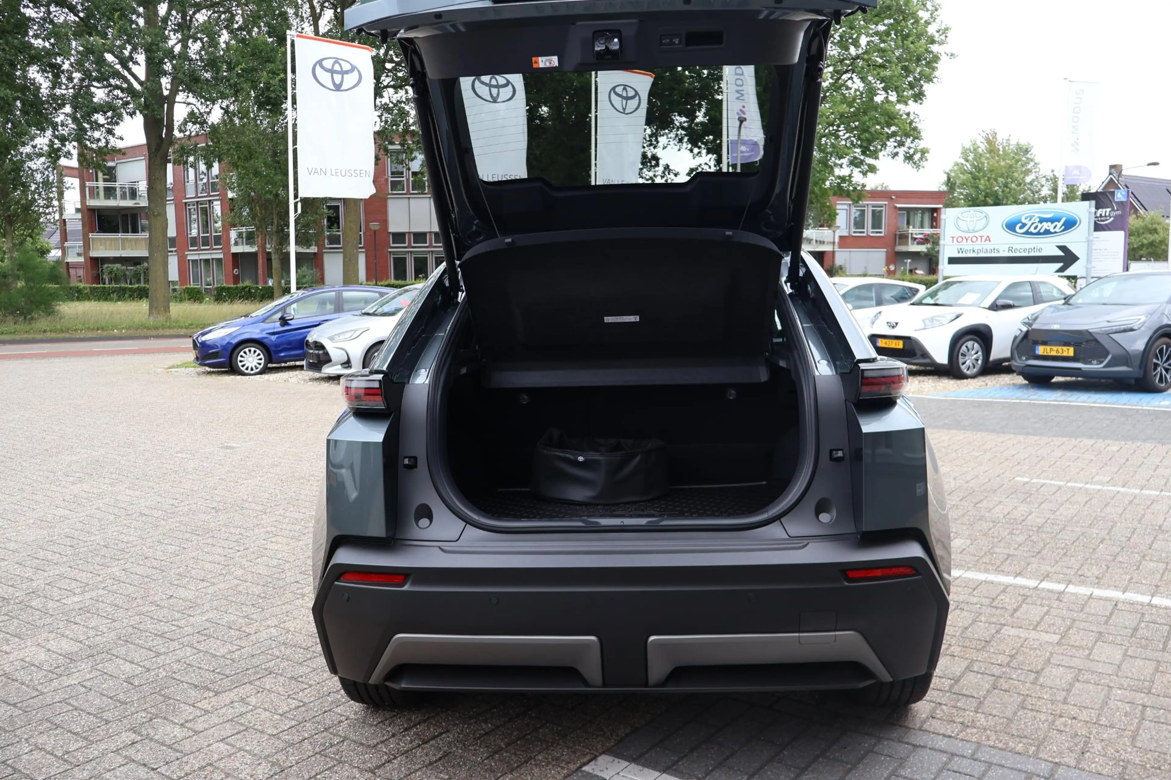 Toyota C-HR+ FIRST EDITION 77KWH 607KM-WLTP 20"LM-VELGEN EL-ACH — photo 23