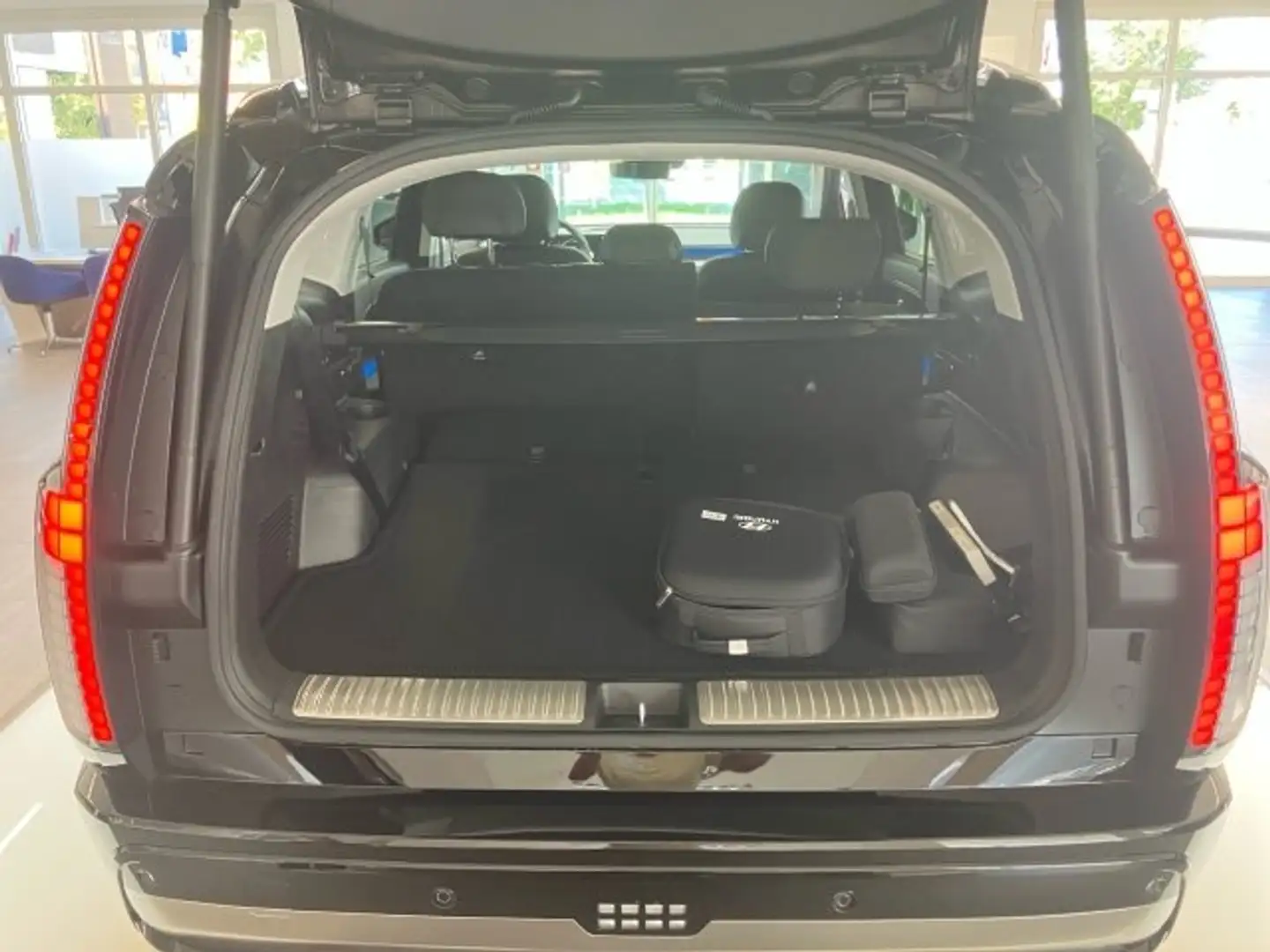 Hyundai IONIQ 9 Calligraphy 110 kWh 4WD Performance Schwarz - 2