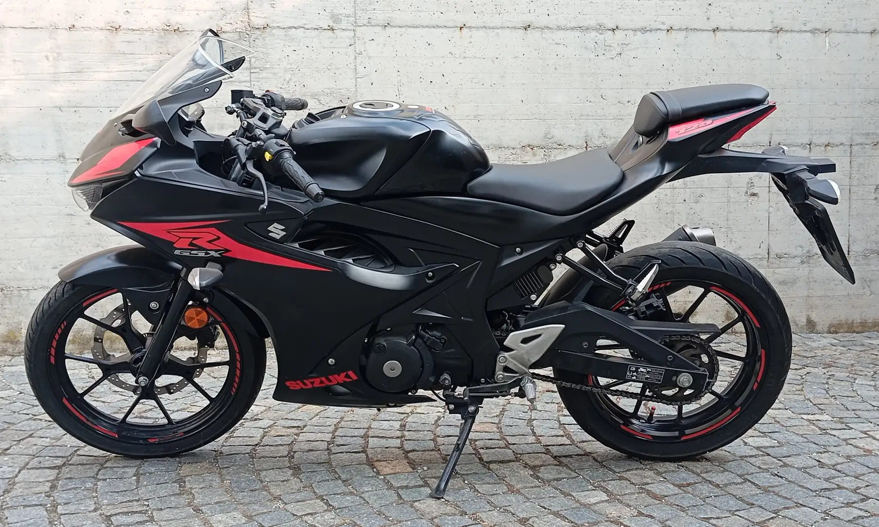 Suzuki GSX-R 125 ABS Zwart - 2