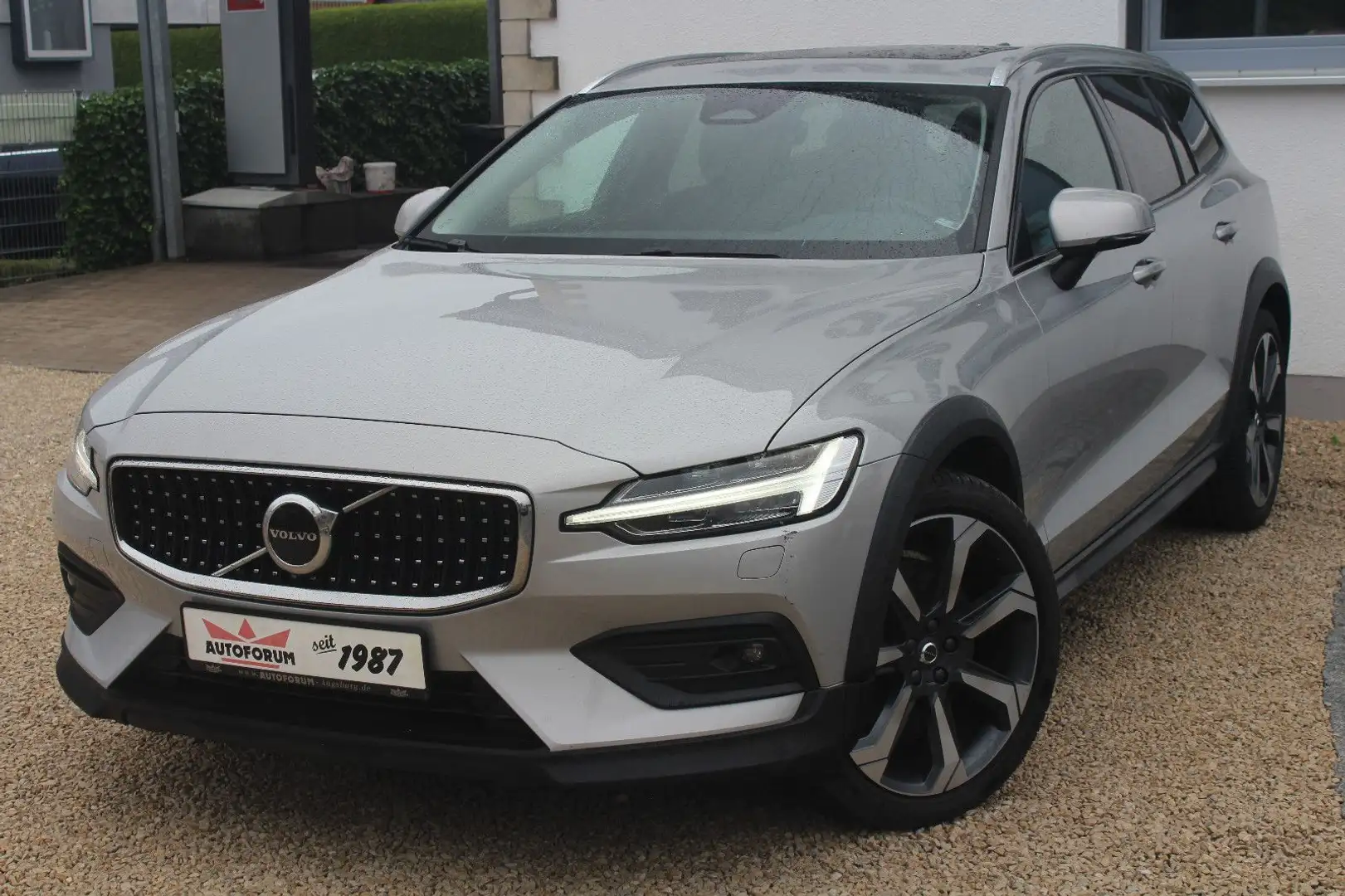 Volvo V60 Cross Country Plus B5 AWD~Pano~Kamera~Sitzlu Gris - 1