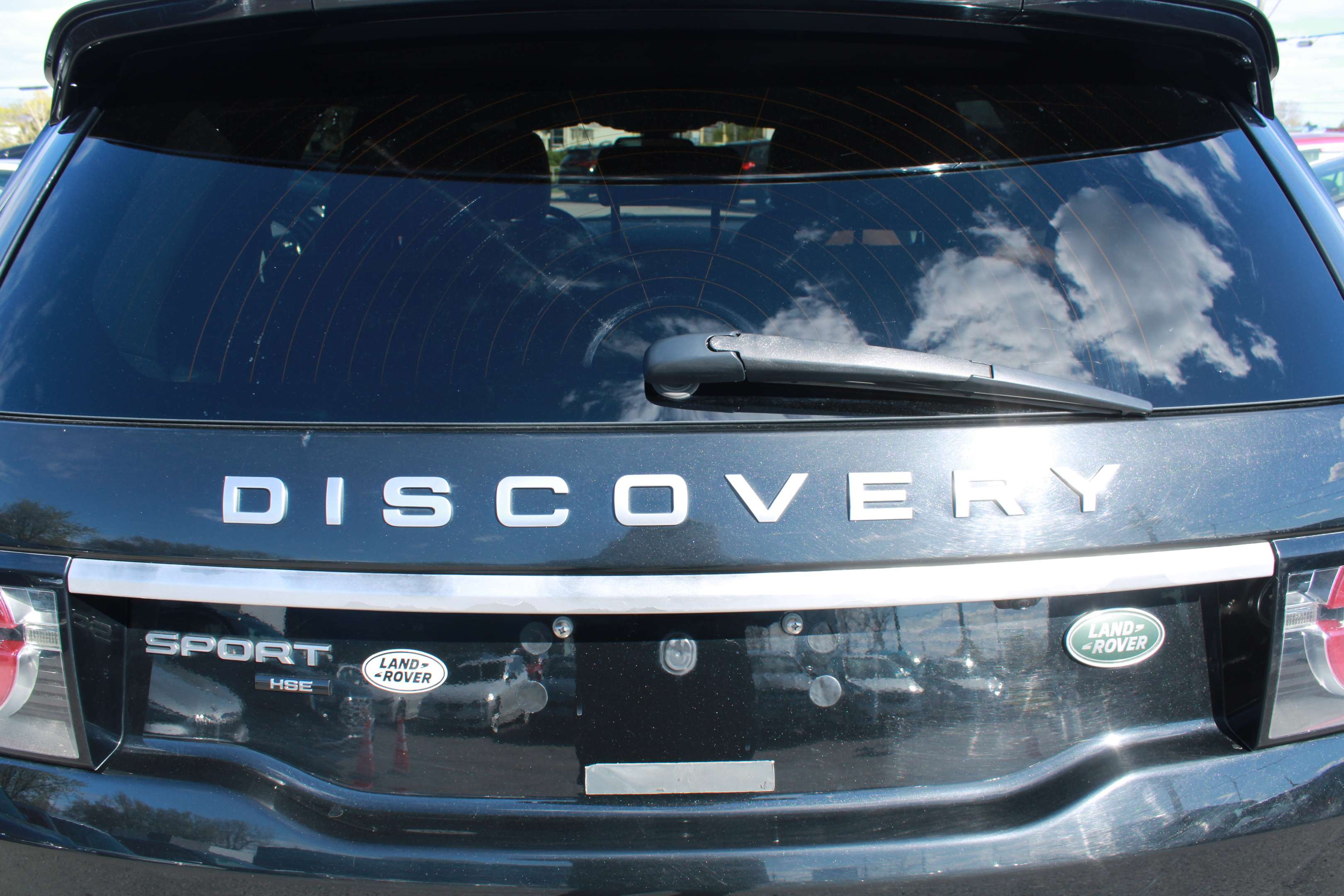 2018 Land Rover Discovery Sport HSE Luxury - Image 11