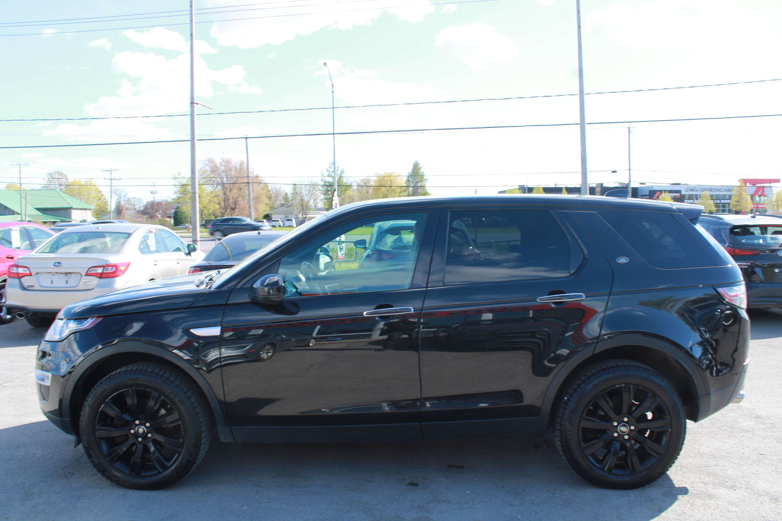2018 Land Rover Discovery Sport HSE Luxury - Image 3