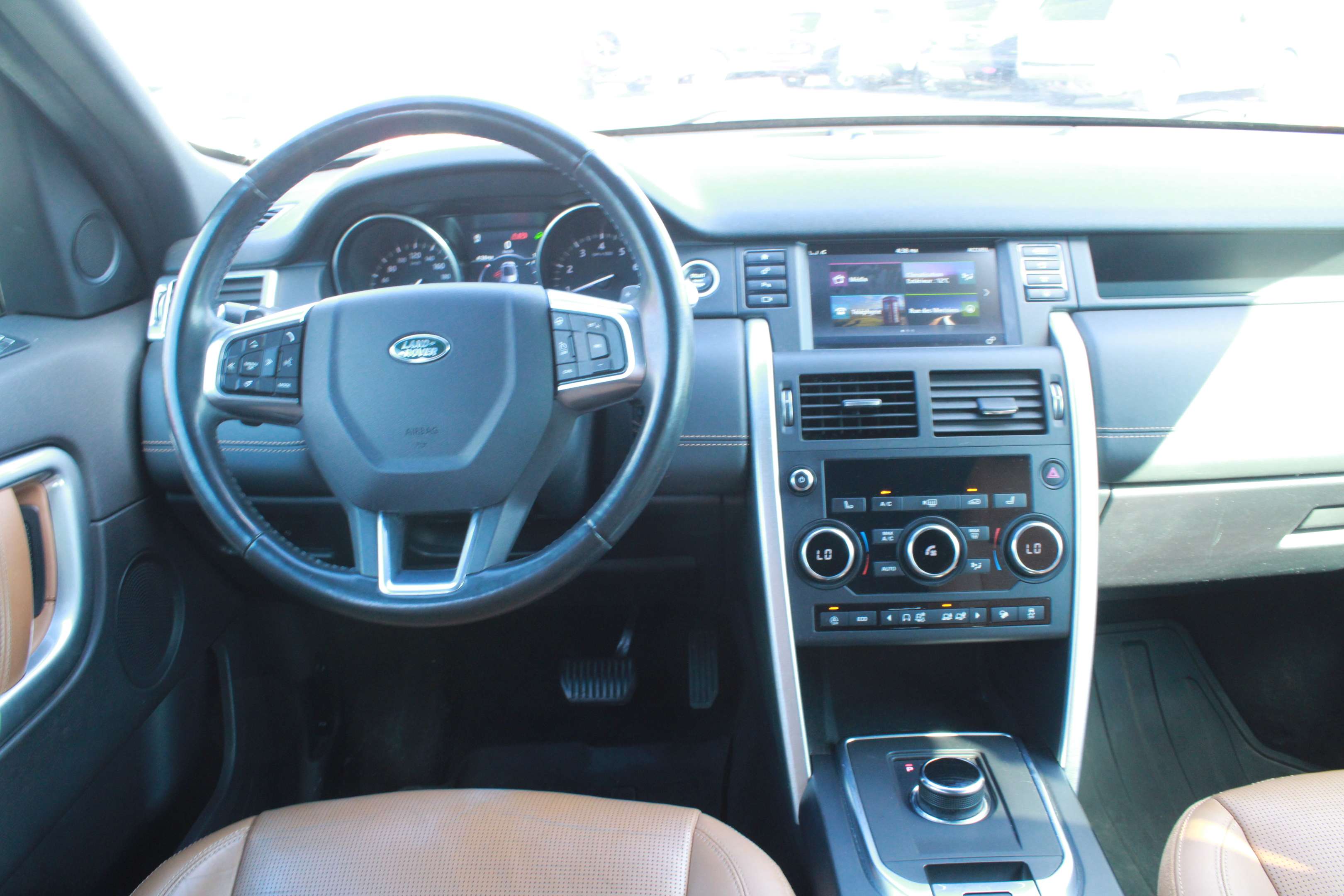 2018 Land Rover Discovery Sport HSE Luxury - Image 14