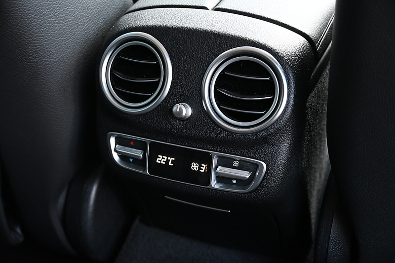 Mercedes-Benz E 300 e PHEV T Aut. AMG ACC, AHK elektr., LED, Navi, ... — photo 9
