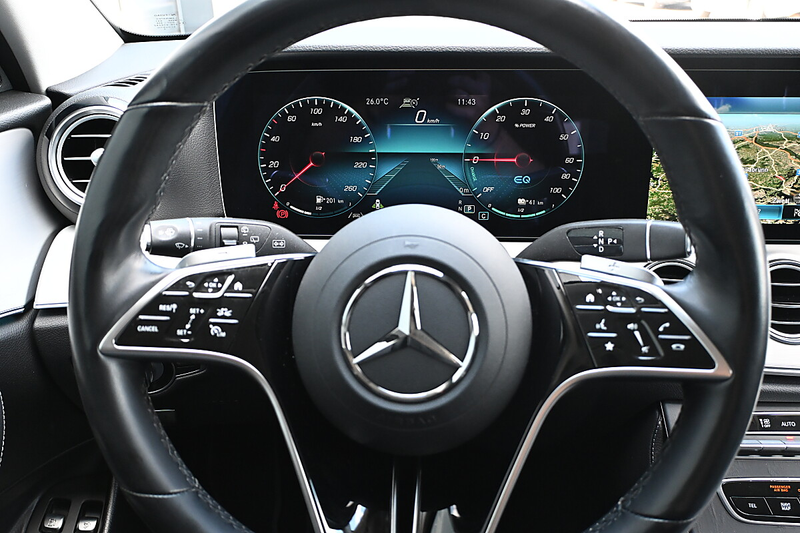Mercedes-Benz E 300 e PHEV T Aut. AMG ACC, AHK elektr., LED, Navi, ... — photo 15