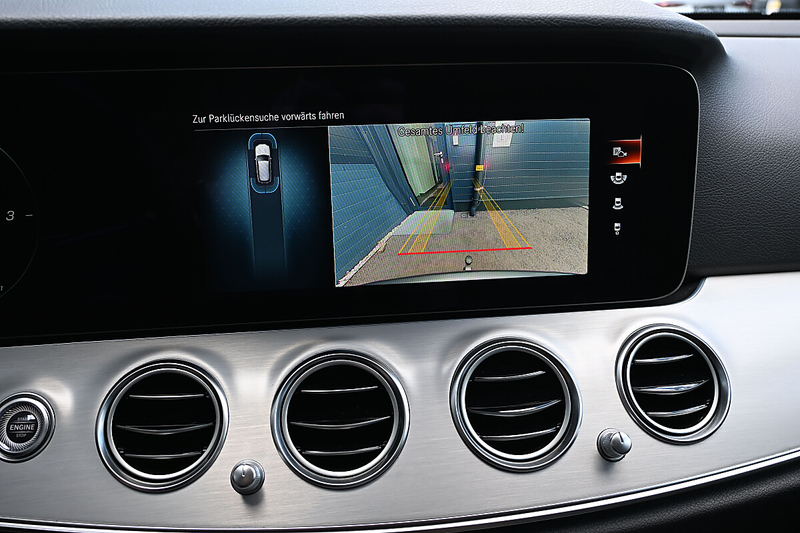 Mercedes-Benz E 300 e PHEV T Aut. AMG ACC, AHK elektr., LED, Navi, ... — photo 6
