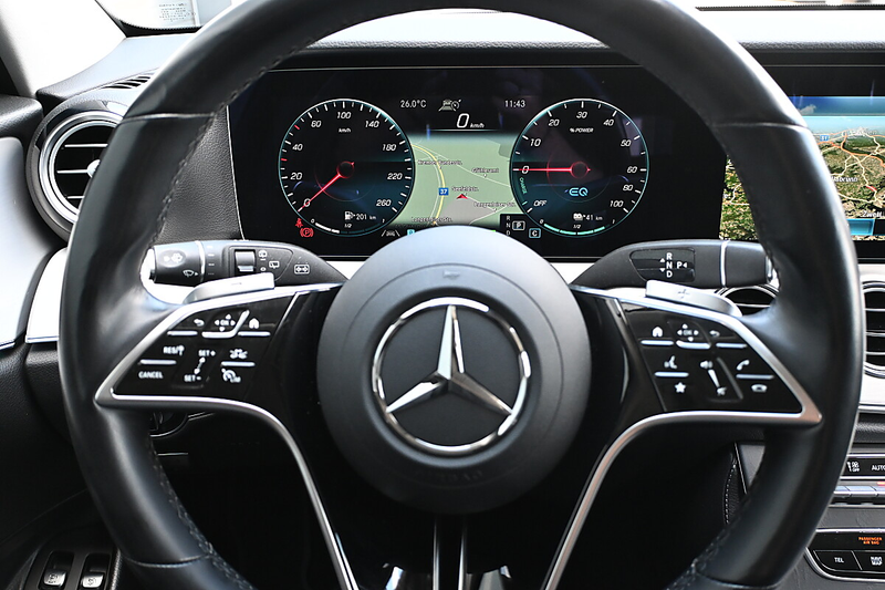 Mercedes-Benz E 300 e PHEV T Aut. AMG ACC, AHK elektr., LED, Navi, ... — photo 14