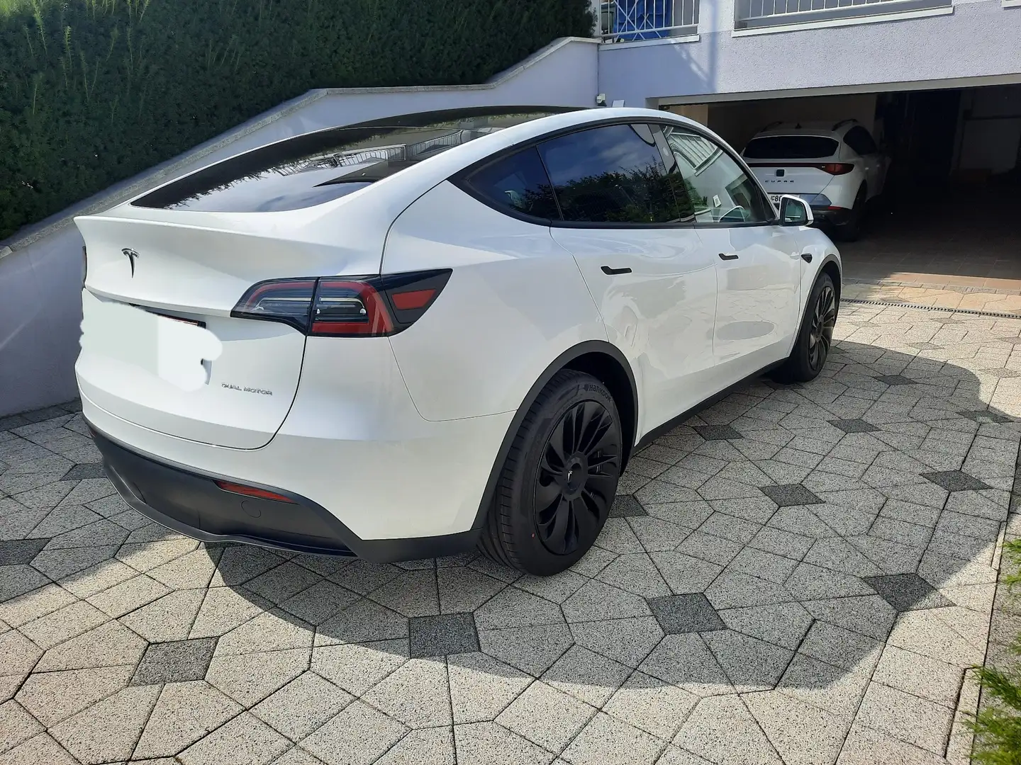 Tesla Model Y Long Range AWD 79kWh Weiß - 2