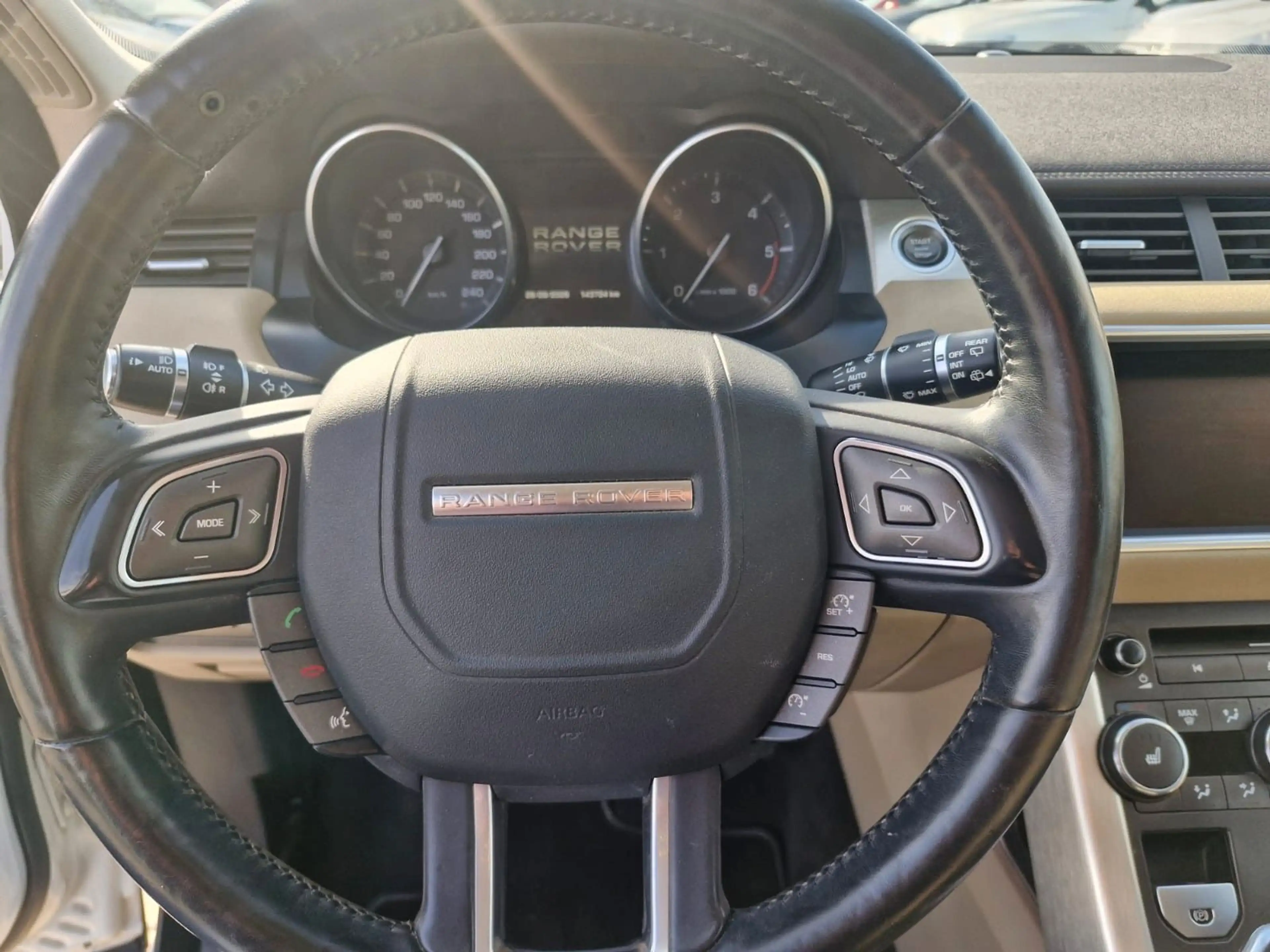 Land Rover Range Rover Evoque Pure — photo 14