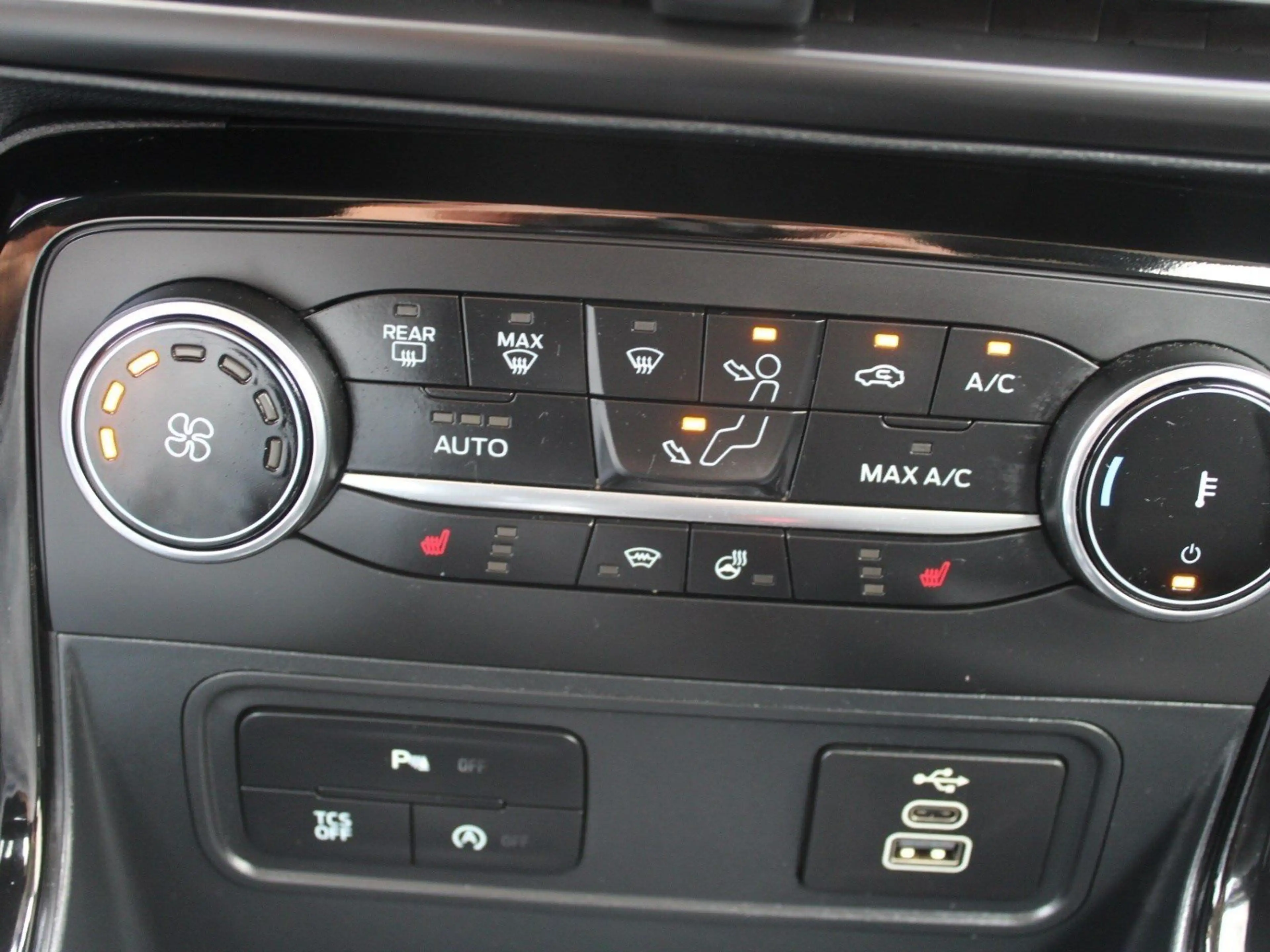 Ford EcoSport Titanium - Winter-Paket - Navi — photo 12