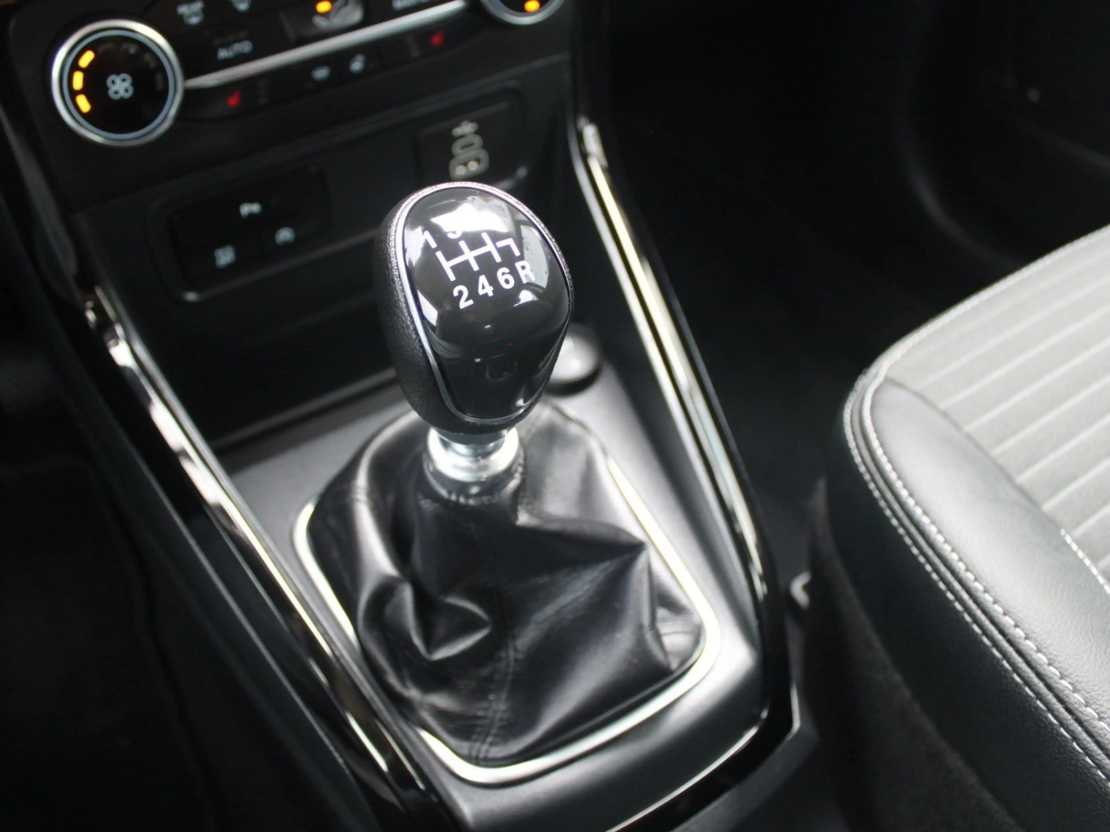 Ford EcoSport Titanium - Winter-Paket - Navi — photo 16