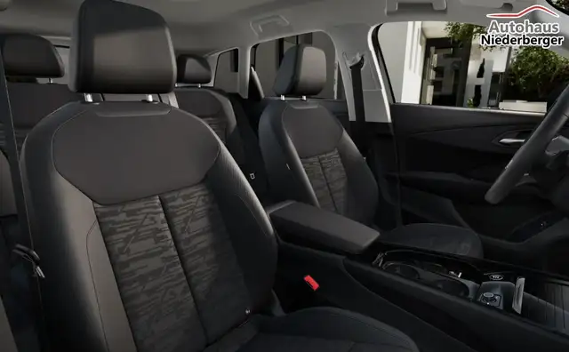 Audi Q3 Intense Tech LED+ KlimaP MMI+ Keyl ACC PrivG eH... Ansicht 5