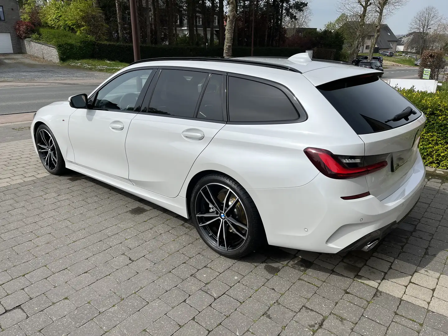 BMW 330 330i Touring Aut. M Sport Wit - 2