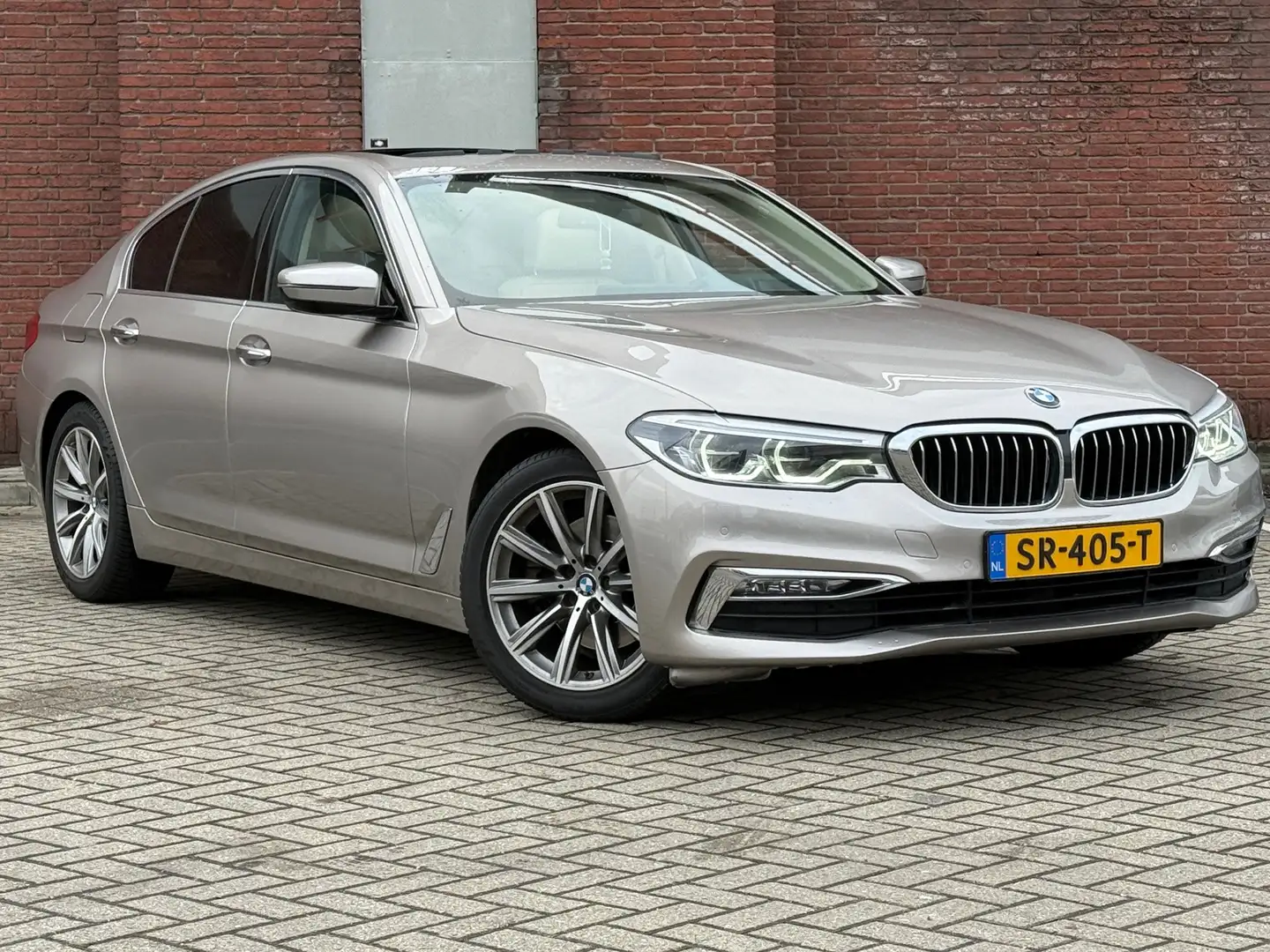 BMW 520 5-serie 520d EDE High Executive|PANNO|LEDER|NAVI|P Grau - 1