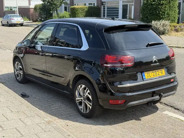 Citroen C4 Picasso view 3