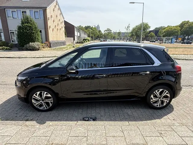 Citroen C4 Picasso view 2