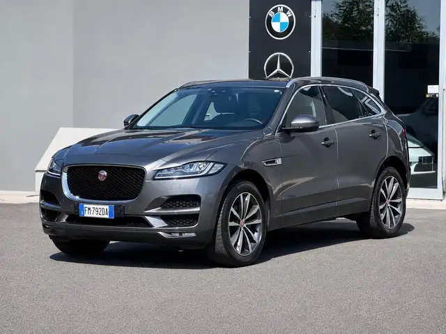 Jaguar F-Pace 2.0 D 180 CV AWD TETTO CATENA NUOVA