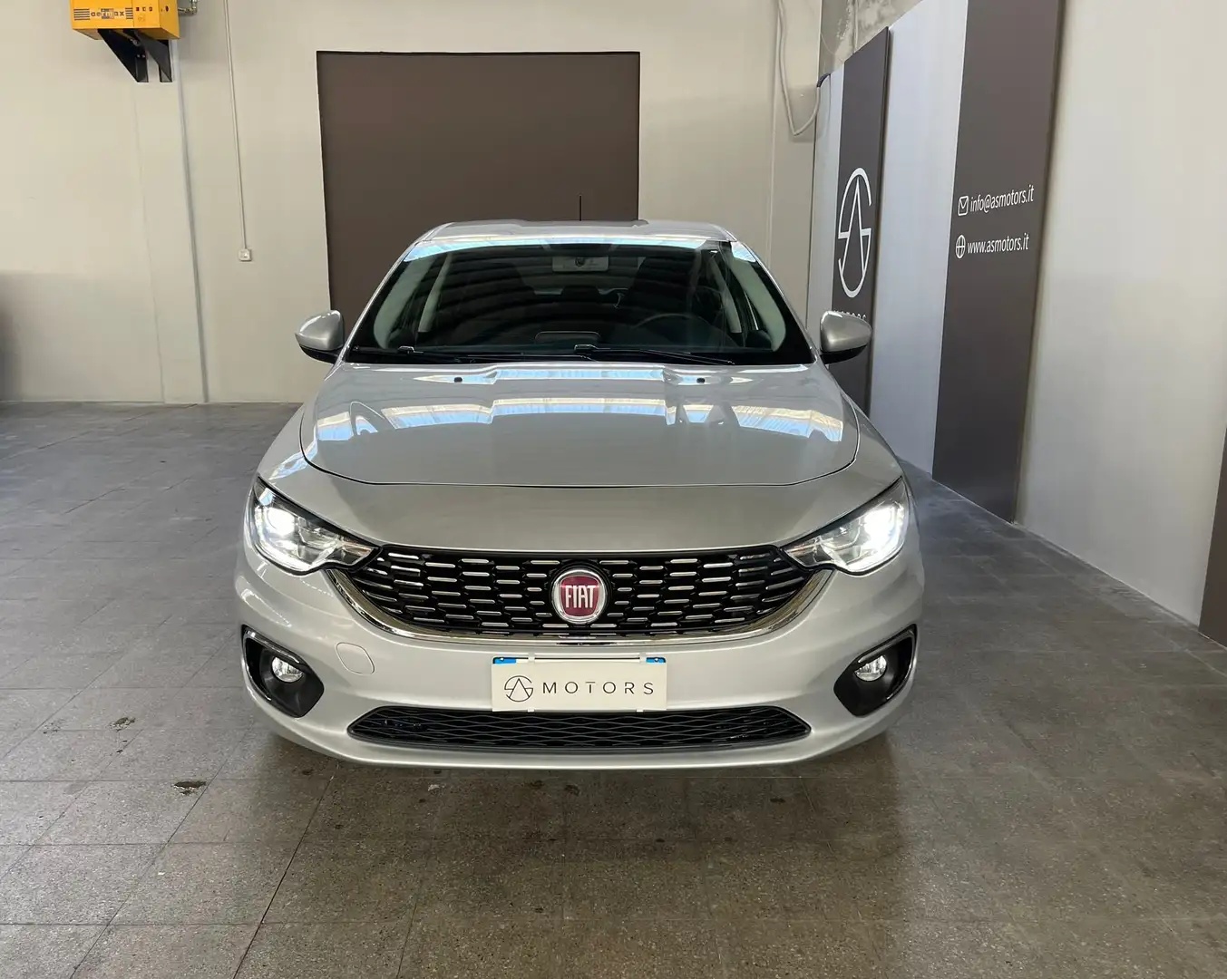 Fiat Tipo Tipo 4p 1.4 Lounge 95cv my20 Срібний - 2