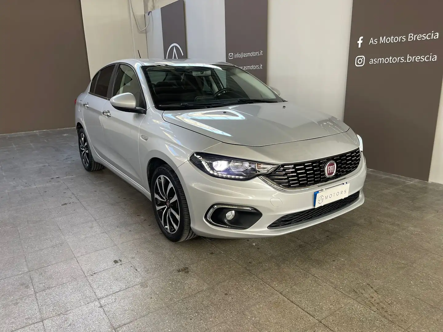 Fiat Tipo Tipo 4p 1.4 Lounge 95cv my20 Срібний - 1