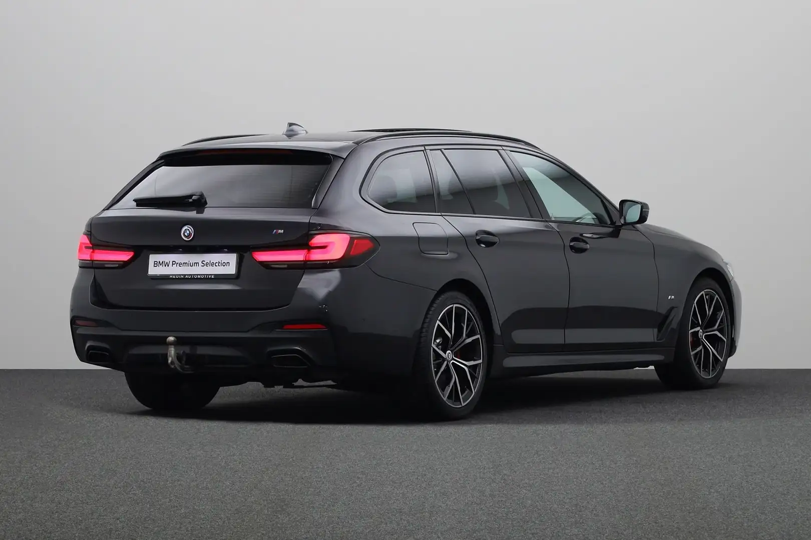 BMW 520 5-serie Touring 520i Business Edition Plus | M-Spo Grijs - 2