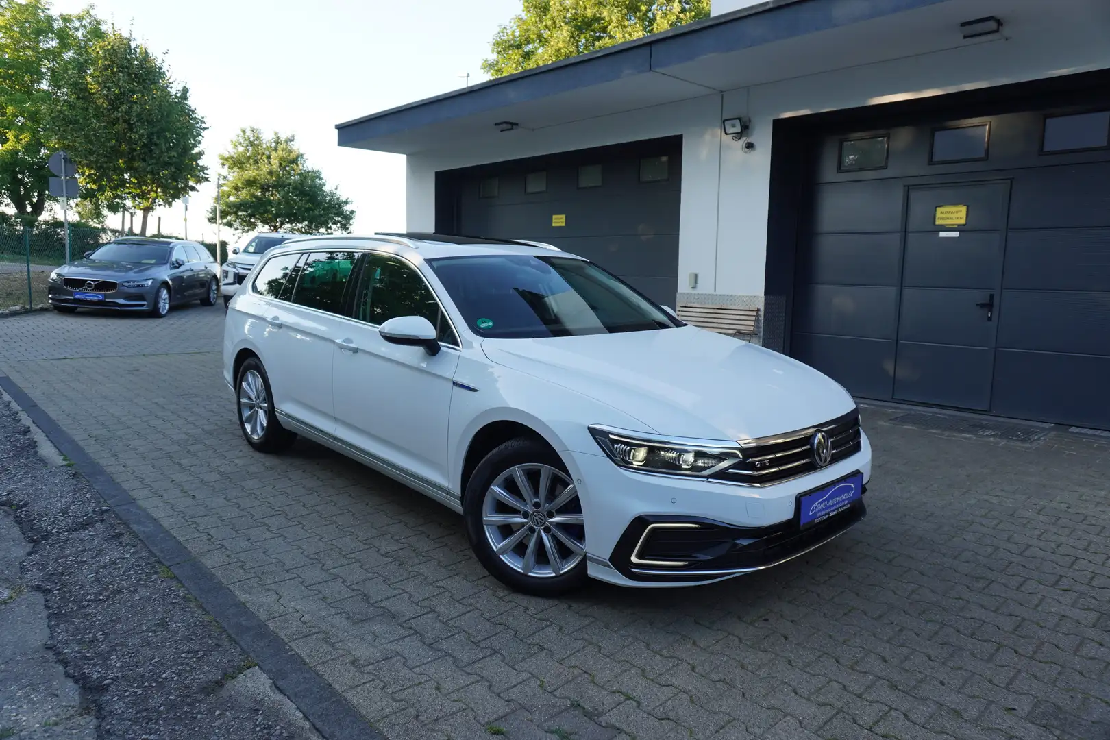 Volkswagen Passat Variant GTE 1.4 TSI NAVI+PANORAMA+KAMERA+AHK+ALU+TEMPOMAT Weiß - 1