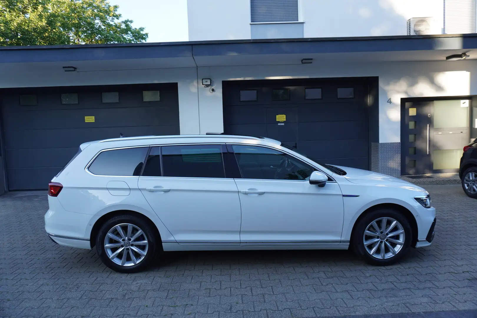 Volkswagen Passat Variant GTE 1.4 TSI NAVI+PANORAMA+KAMERA+AHK+ALU+TEMPOMAT Weiß - 2