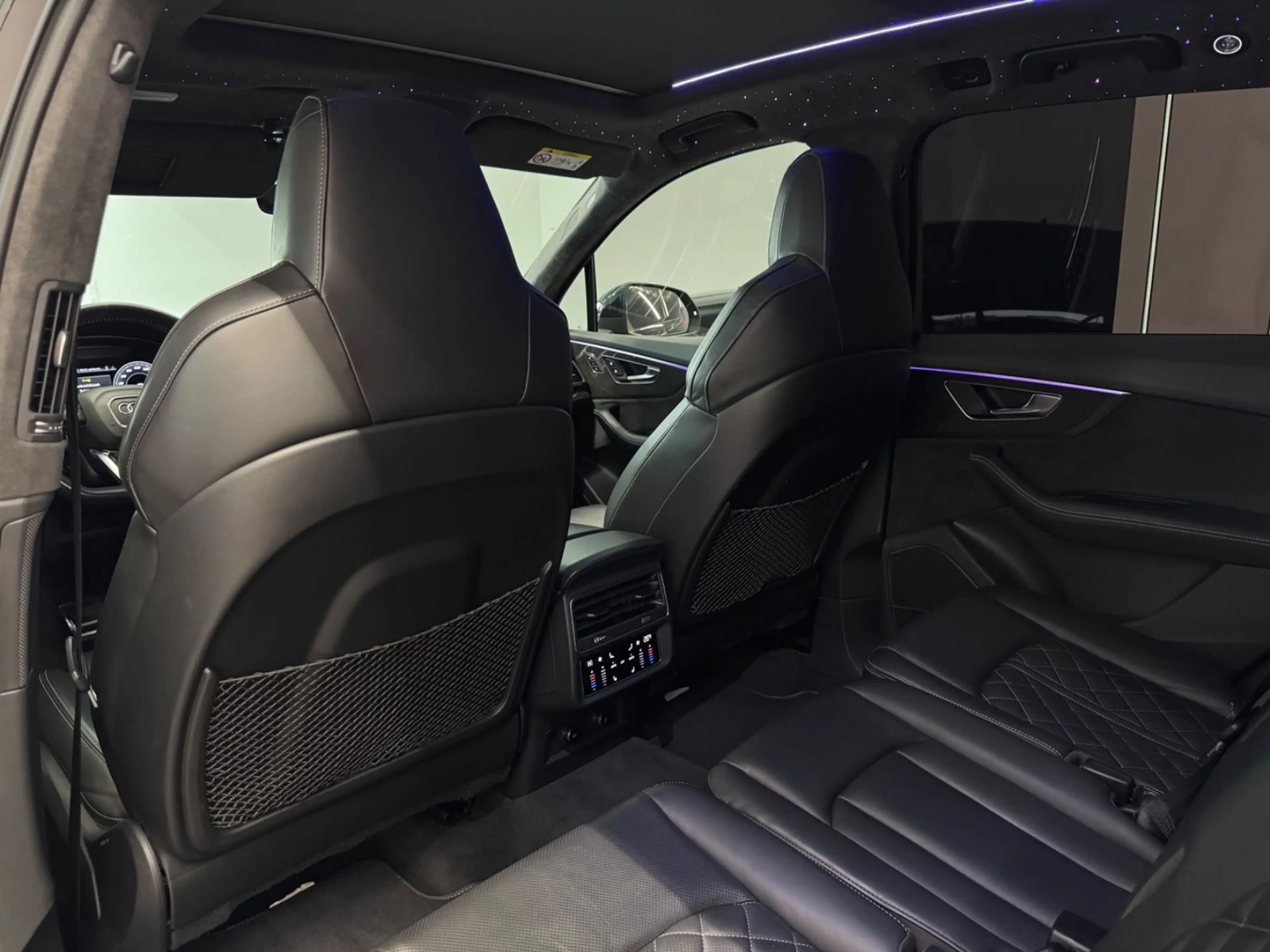 Audi SQ7 4.0 TDI quattro BLACK*STERNENHIMMEL*7SITZER* — photo 15