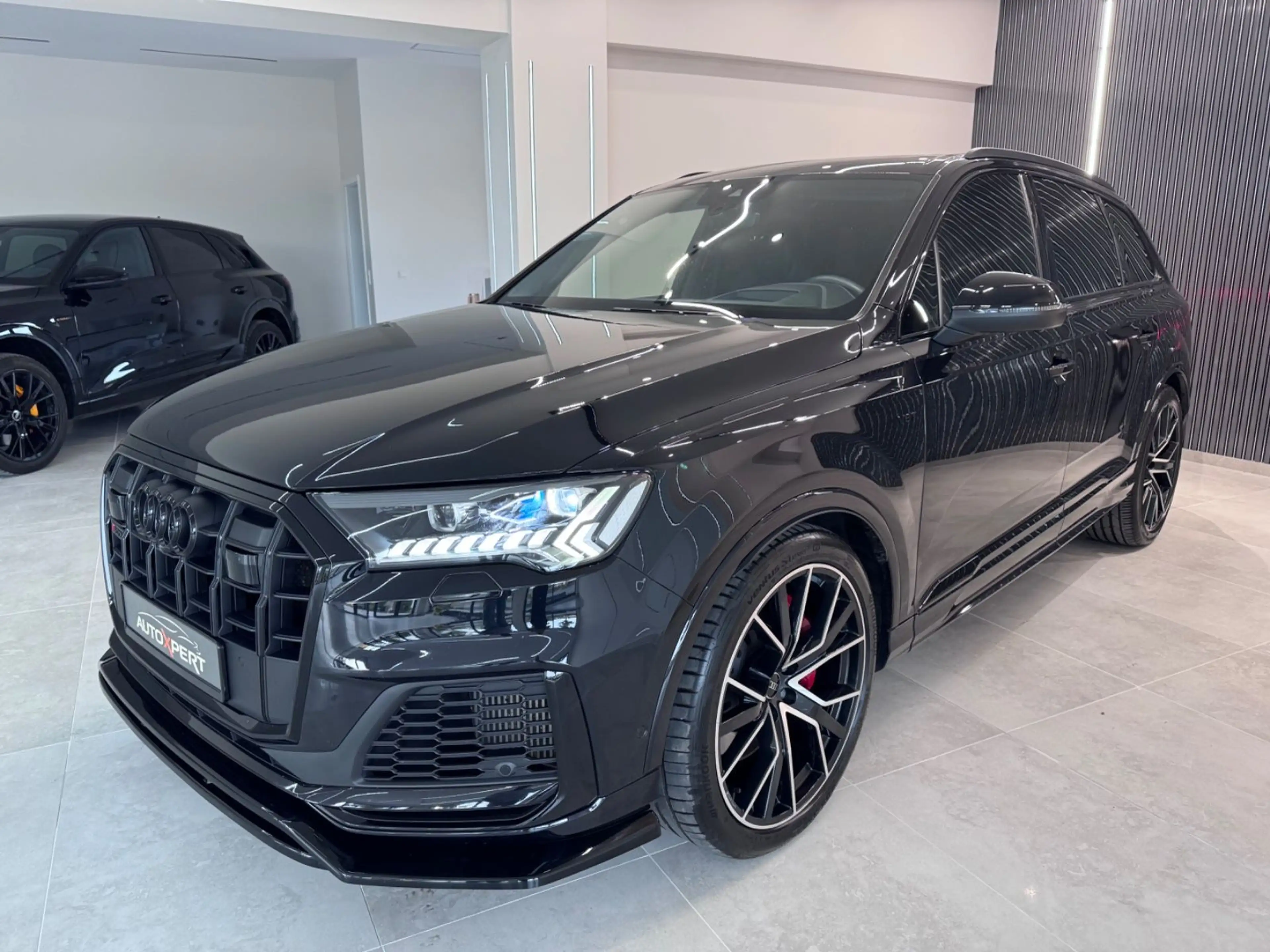 Audi SQ7 4.0 TDI quattro BLACK*STERNENHIMMEL*7SITZER* — photo 2