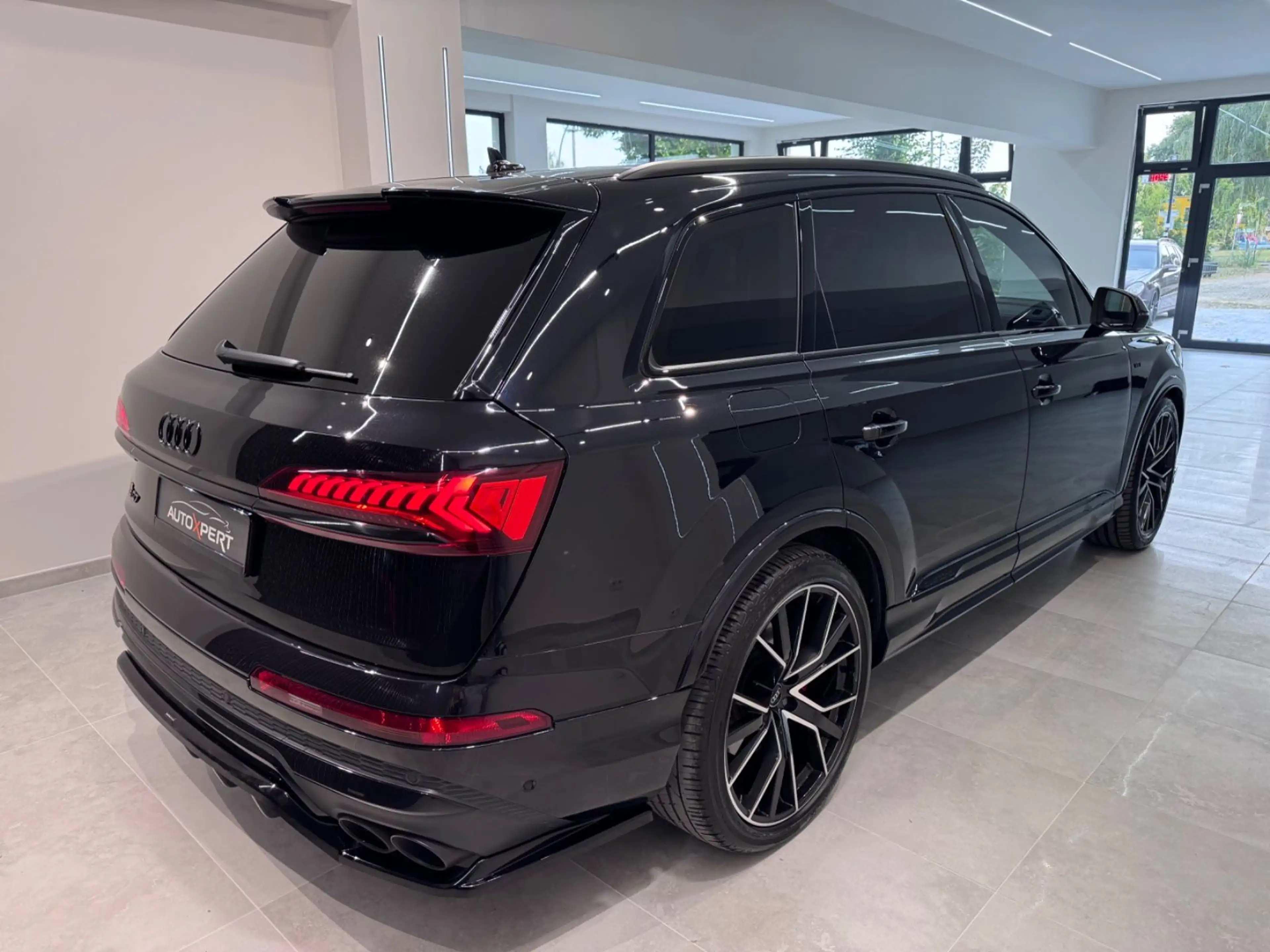 Audi SQ7 4.0 TDI quattro BLACK*STERNENHIMMEL*7SITZER* — photo 6