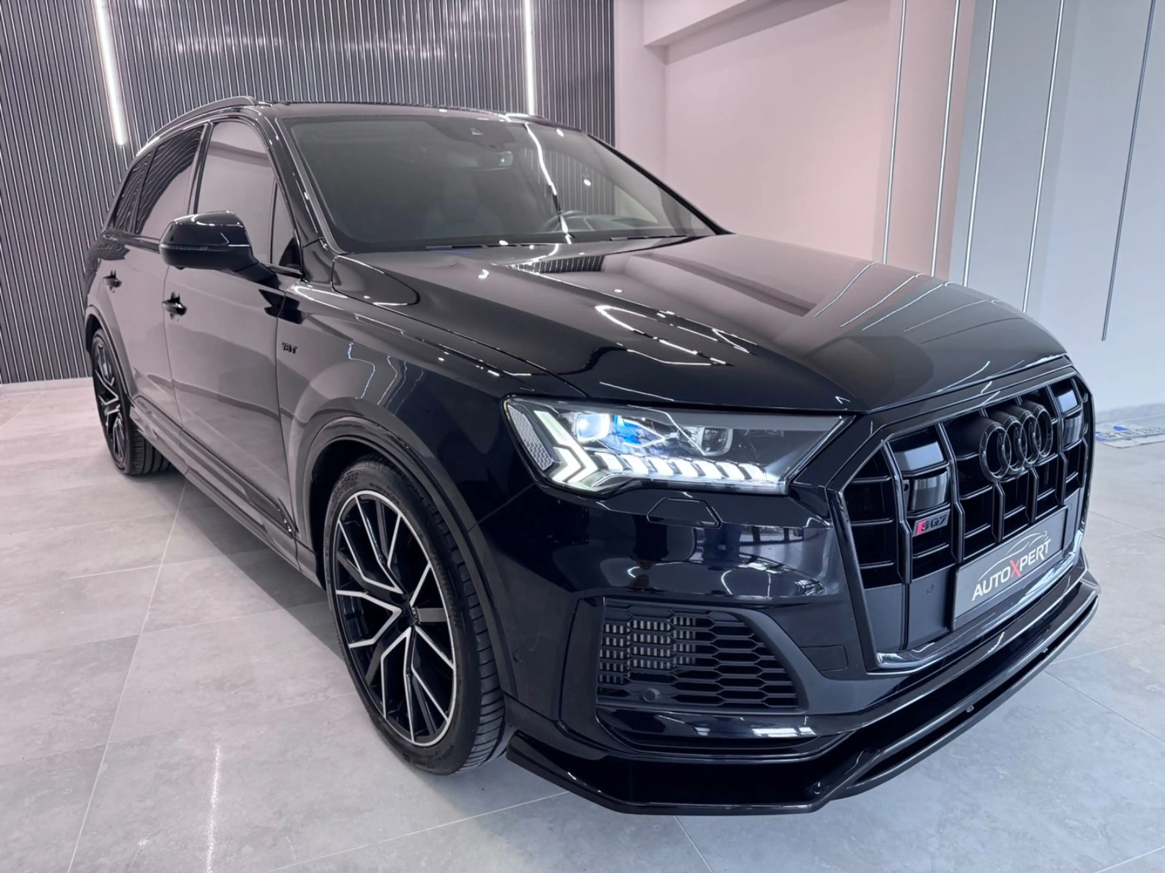 Audi SQ7 4.0 TDI quattro BLACK*STERNENHIMMEL*7SITZER* — photo 3