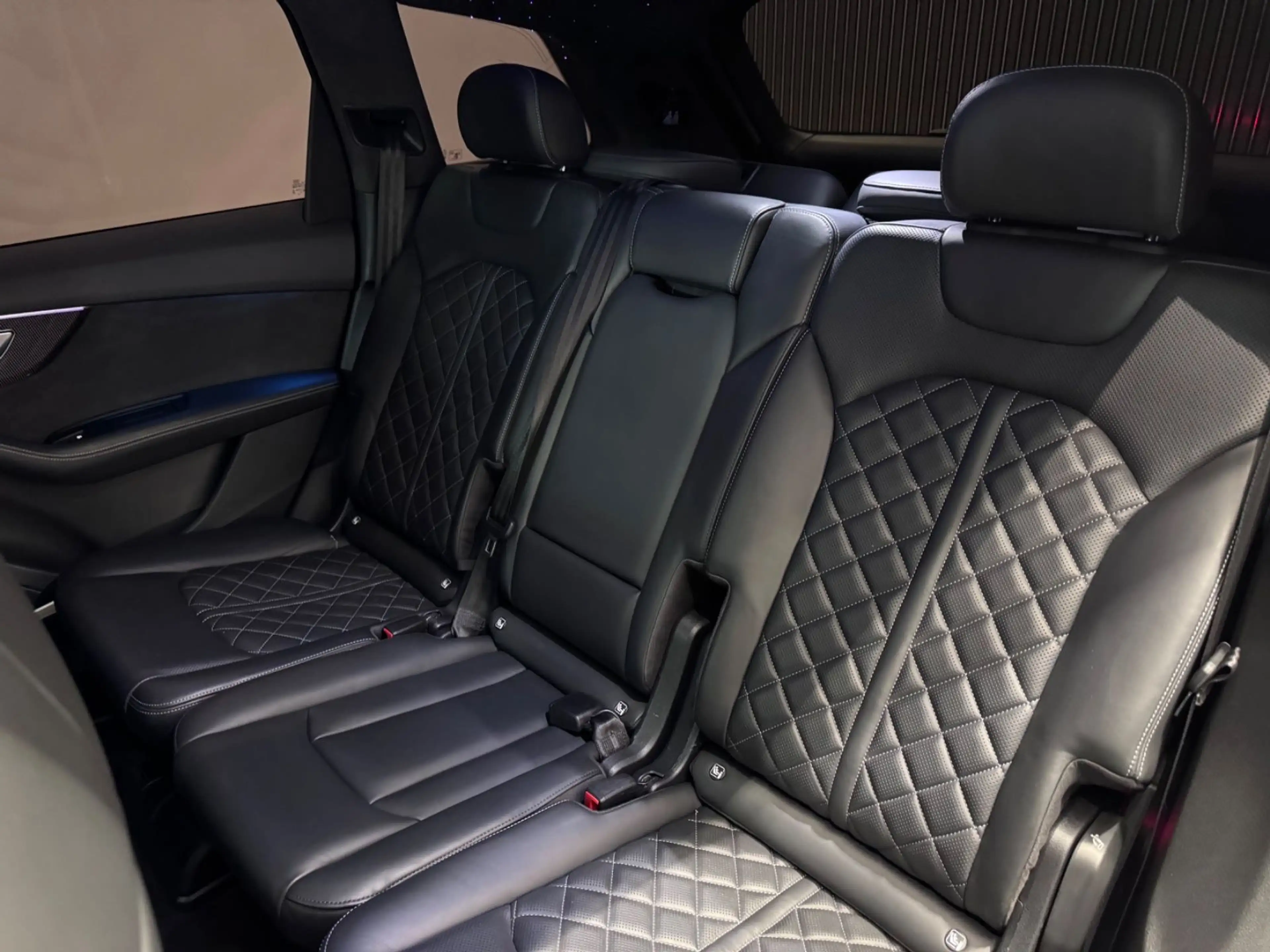 Audi SQ7 4.0 TDI quattro BLACK*STERNENHIMMEL*7SITZER* — photo 14