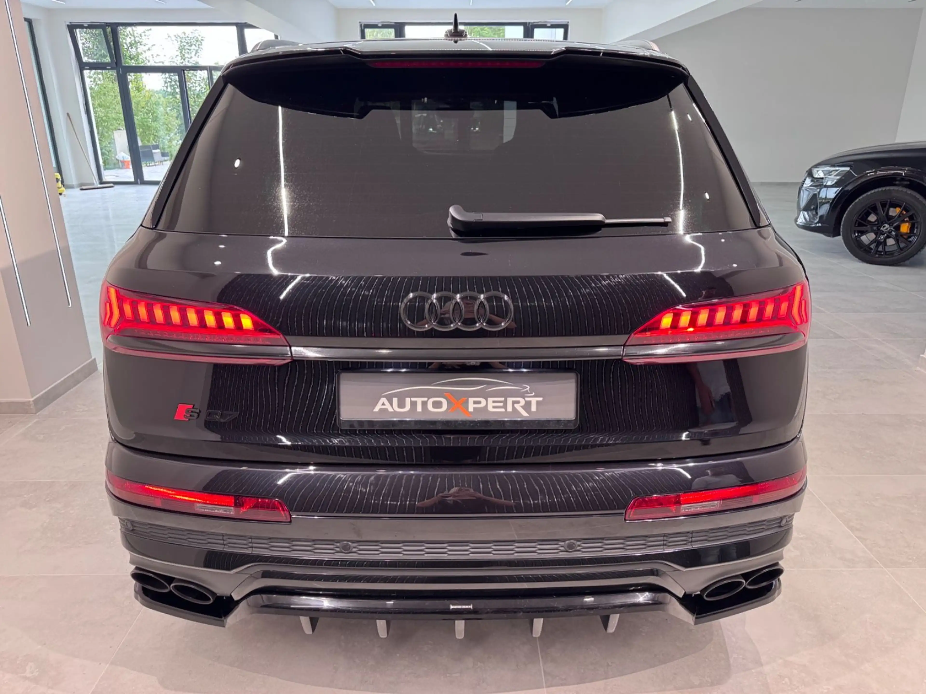 Audi SQ7 4.0 TDI quattro BLACK*STERNENHIMMEL*7SITZER* — photo 5