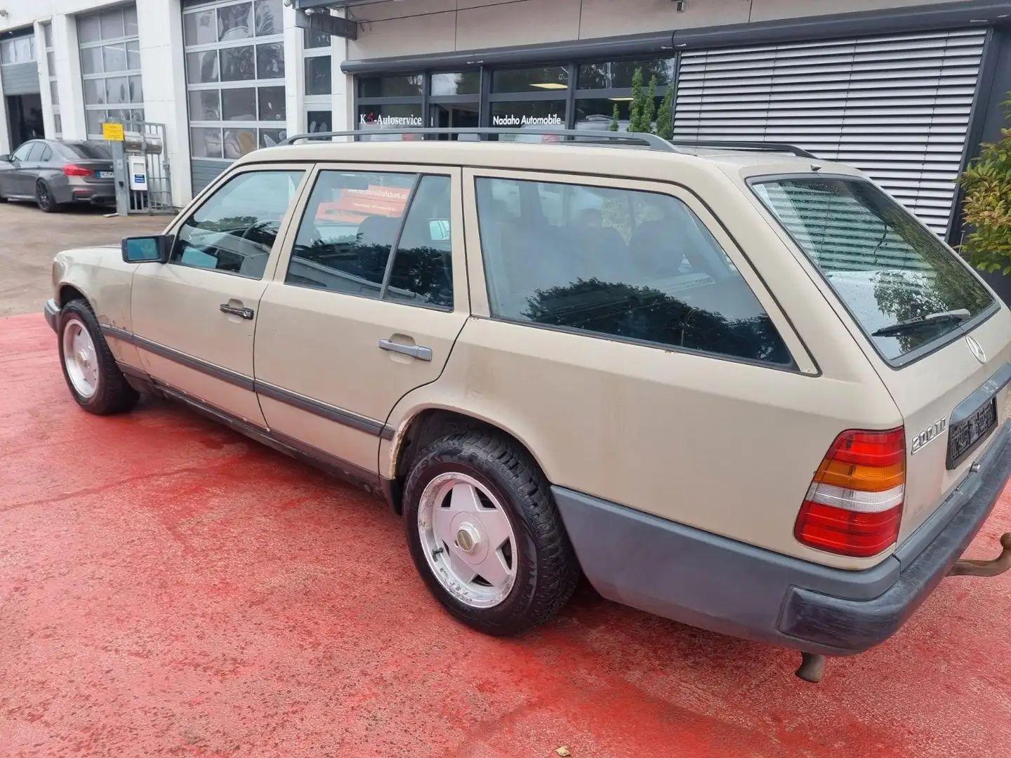 Mercedes-Benz 200 TD Automatik / Borbet Alufelgen Béžová - 2