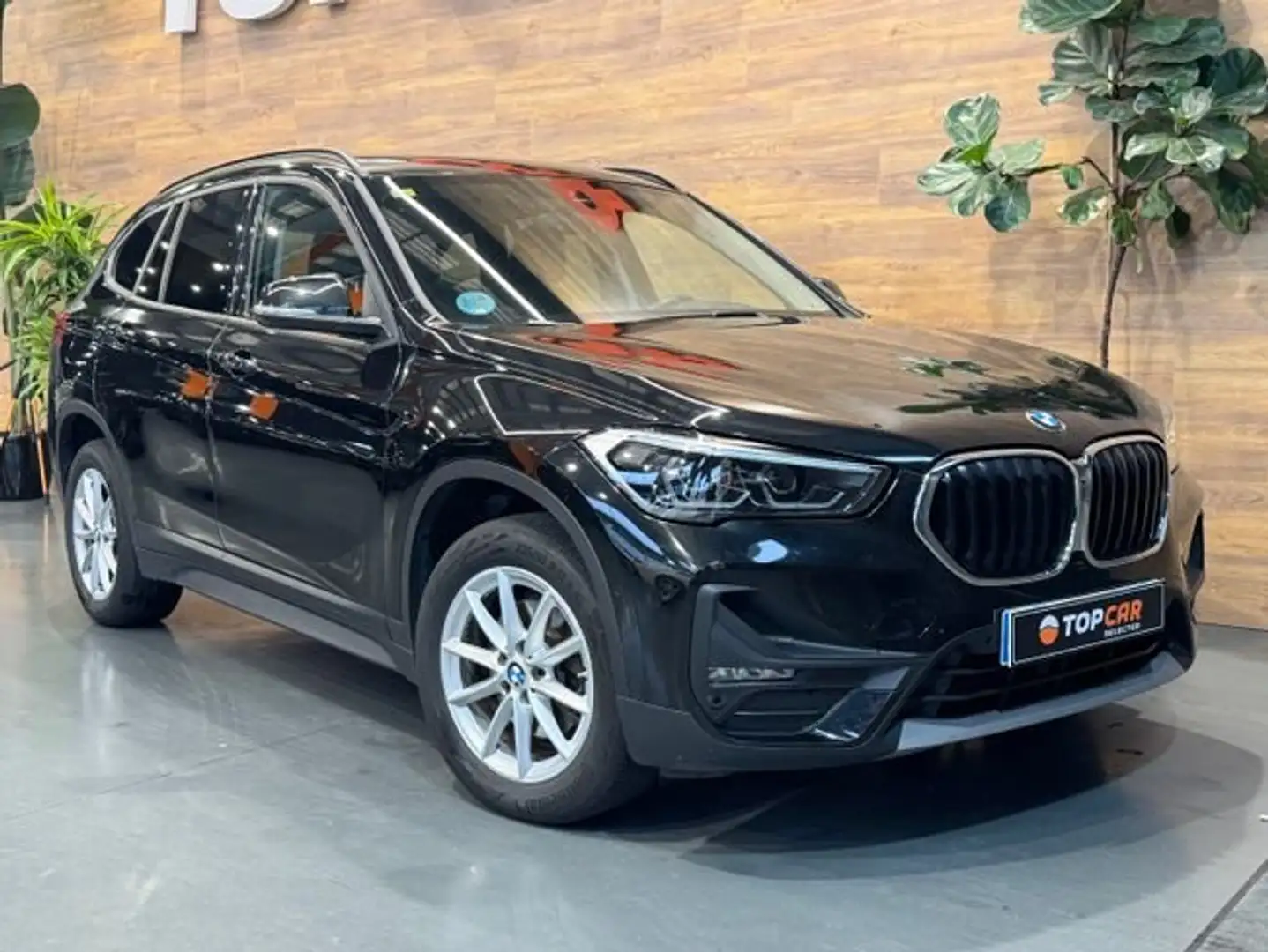BMW X1 sDrive 18d Schwarz - 2