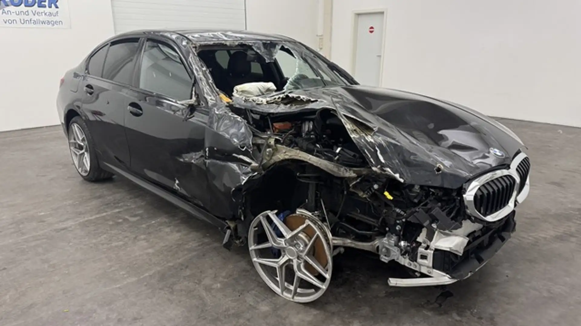BMW 330 e M Sport *Navi*Alcantara* Zwart - 2