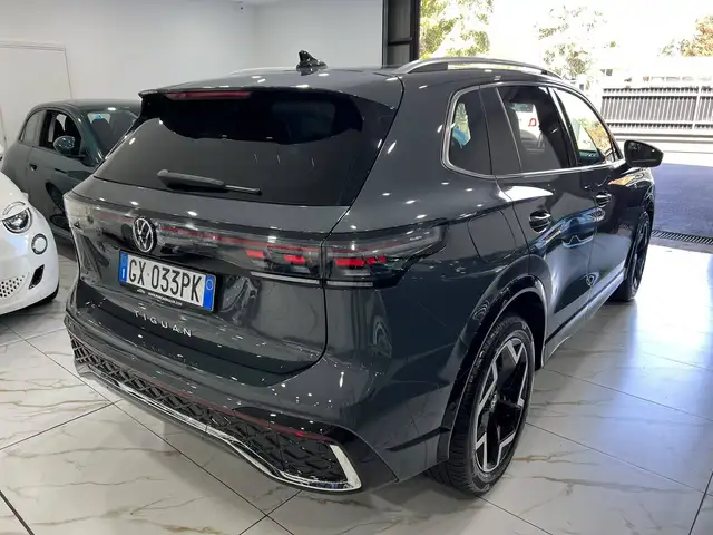 Volkswagen Tiguan view 5
