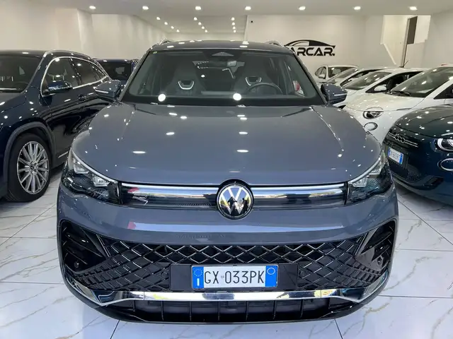 Volkswagen Tiguan view 2