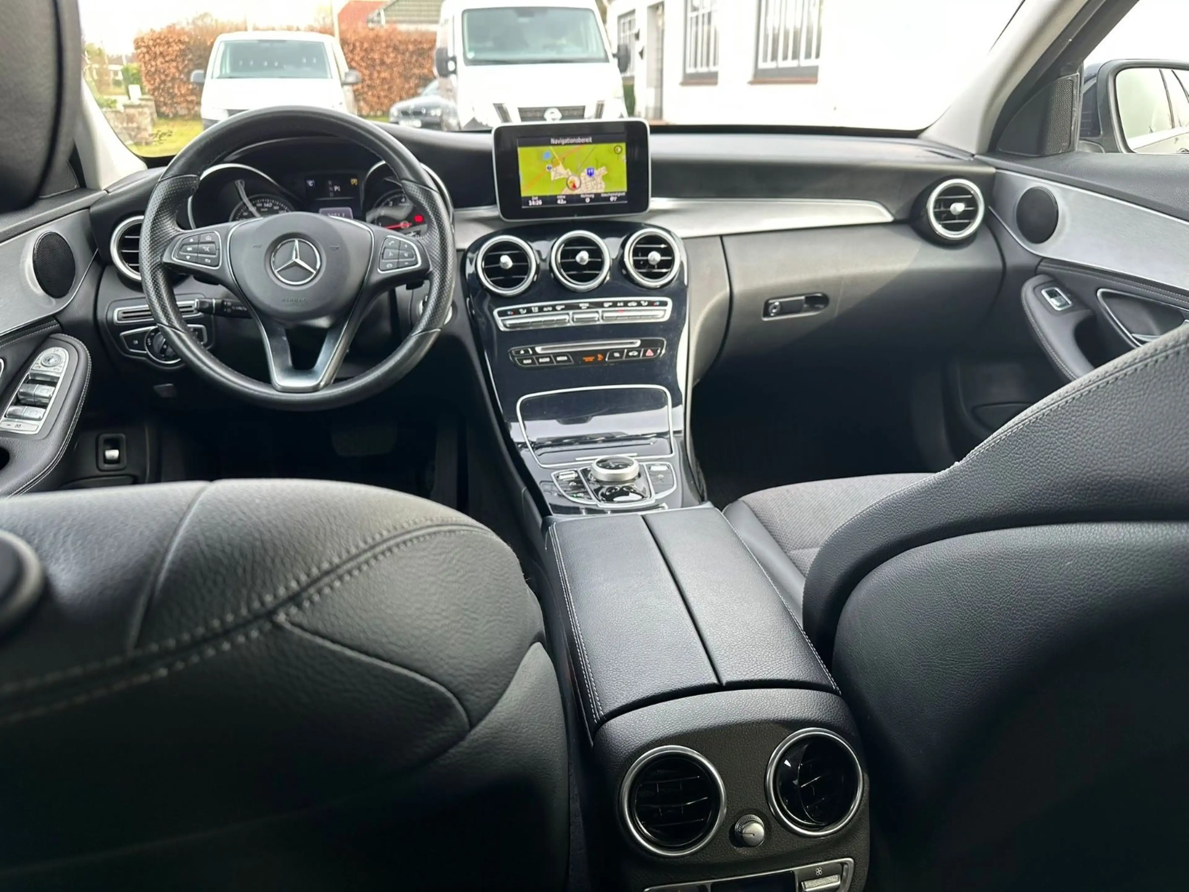 Mercedes-Benz C 180 Lim. Aut. AMG-Line NAVI LED — photo 14