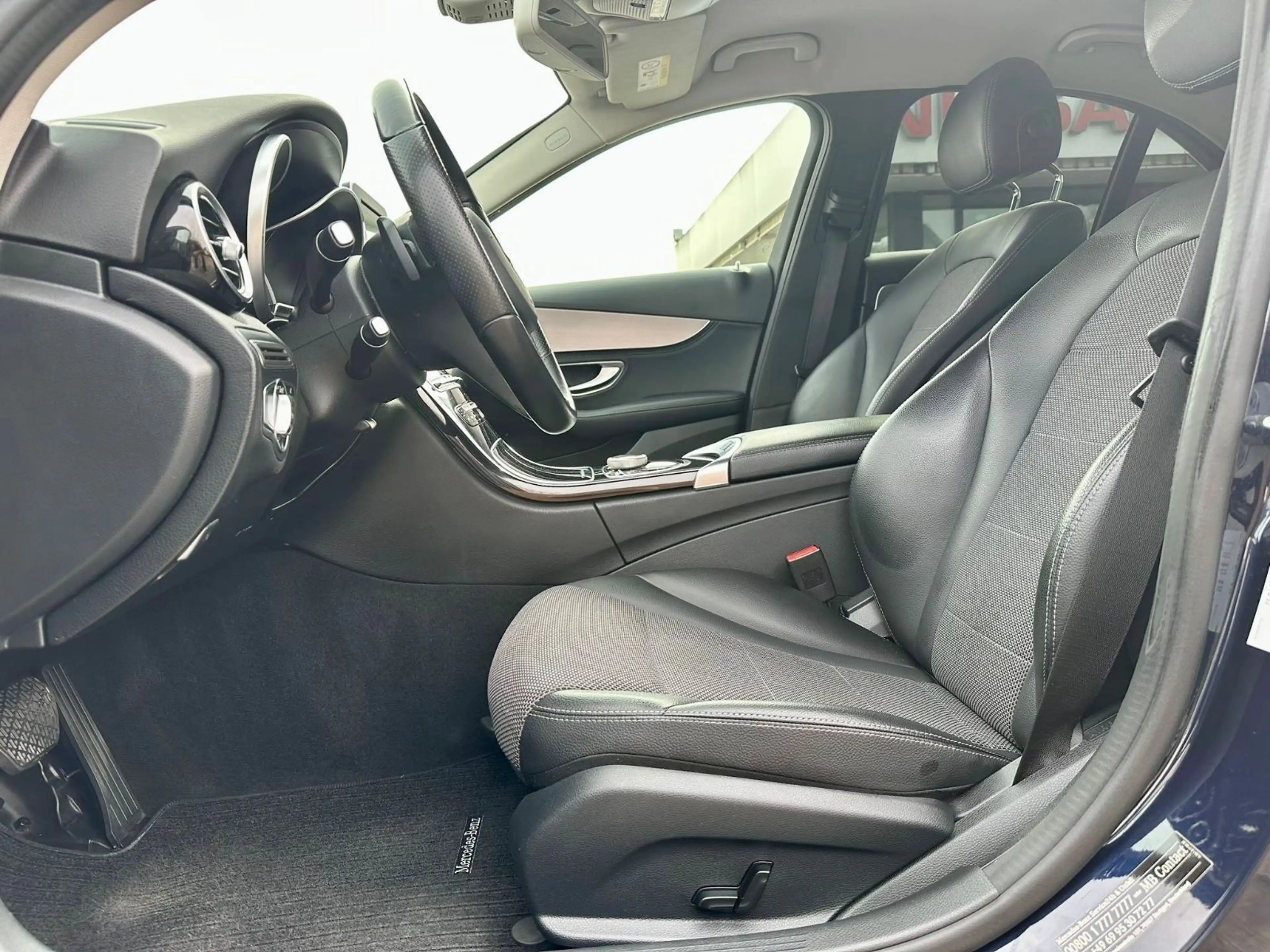 Mercedes-Benz C 180 Lim. Aut. AMG-Line NAVI LED — photo 10