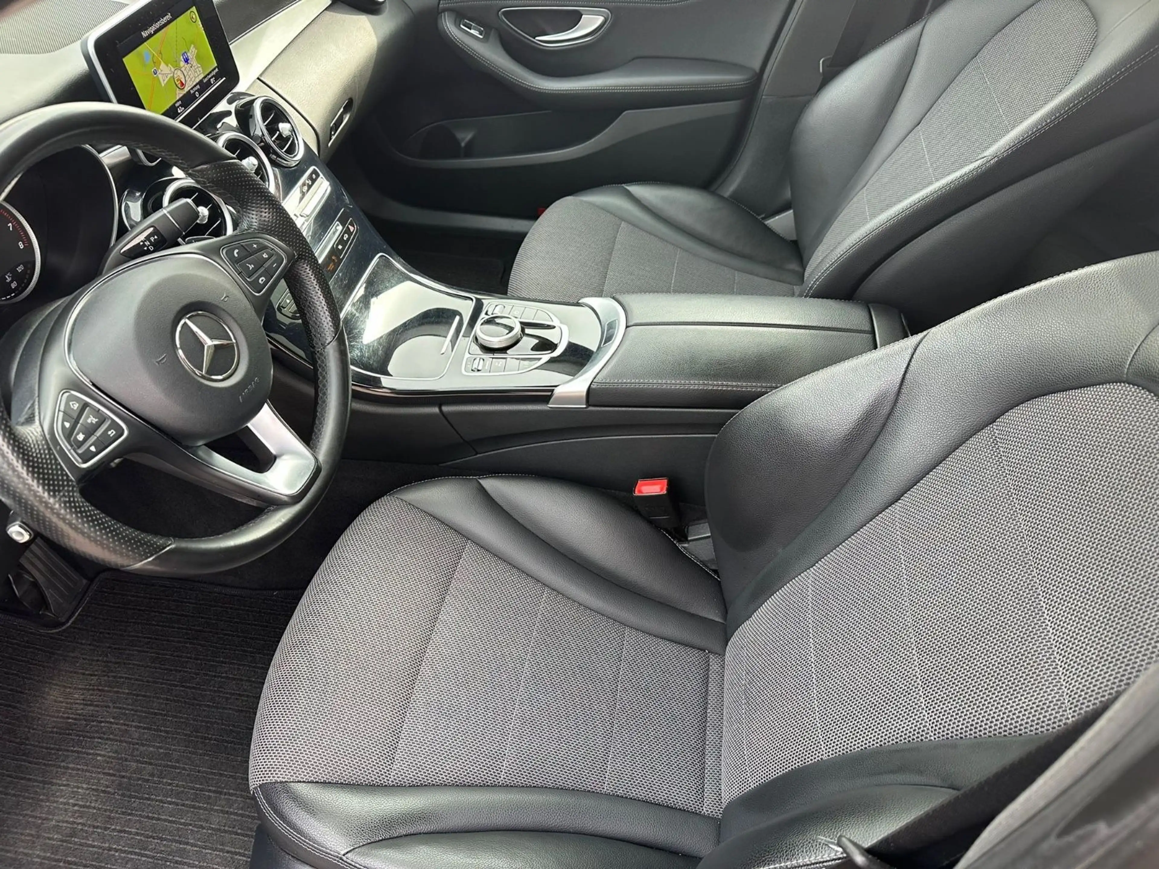Mercedes-Benz C 180 Lim. Aut. AMG-Line NAVI LED — photo 11