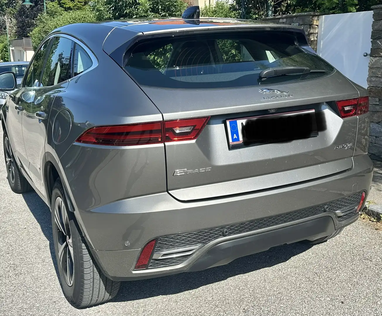 Jaguar E-Pace R-Dynamic S AWD Plug-In Hybrid Grau - 2