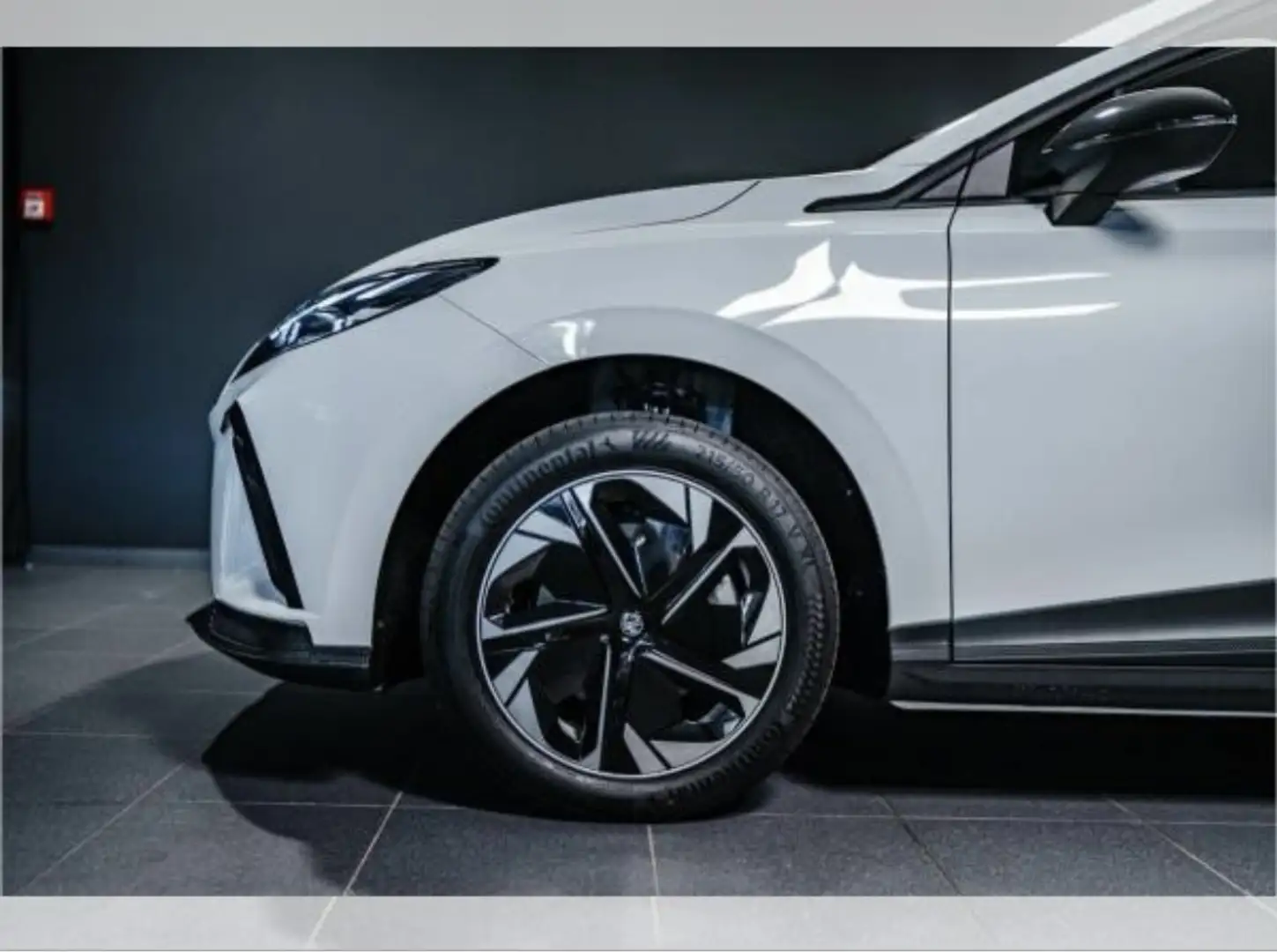 MG MG4 🎉⚡ Electric Standard – Dein smartes Elektro-Hatch Silber - 2