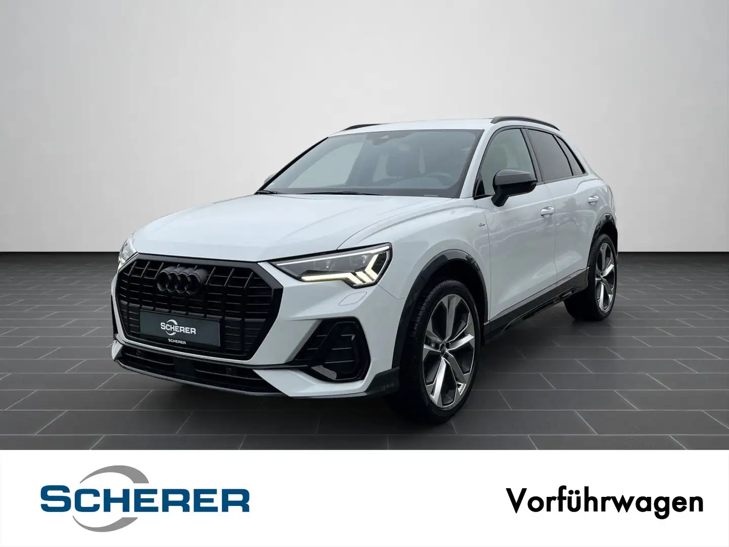Audi Q3 S-LINE, AHK, MATRIX LED,Adaptives Fahrwerk Weiß - 1