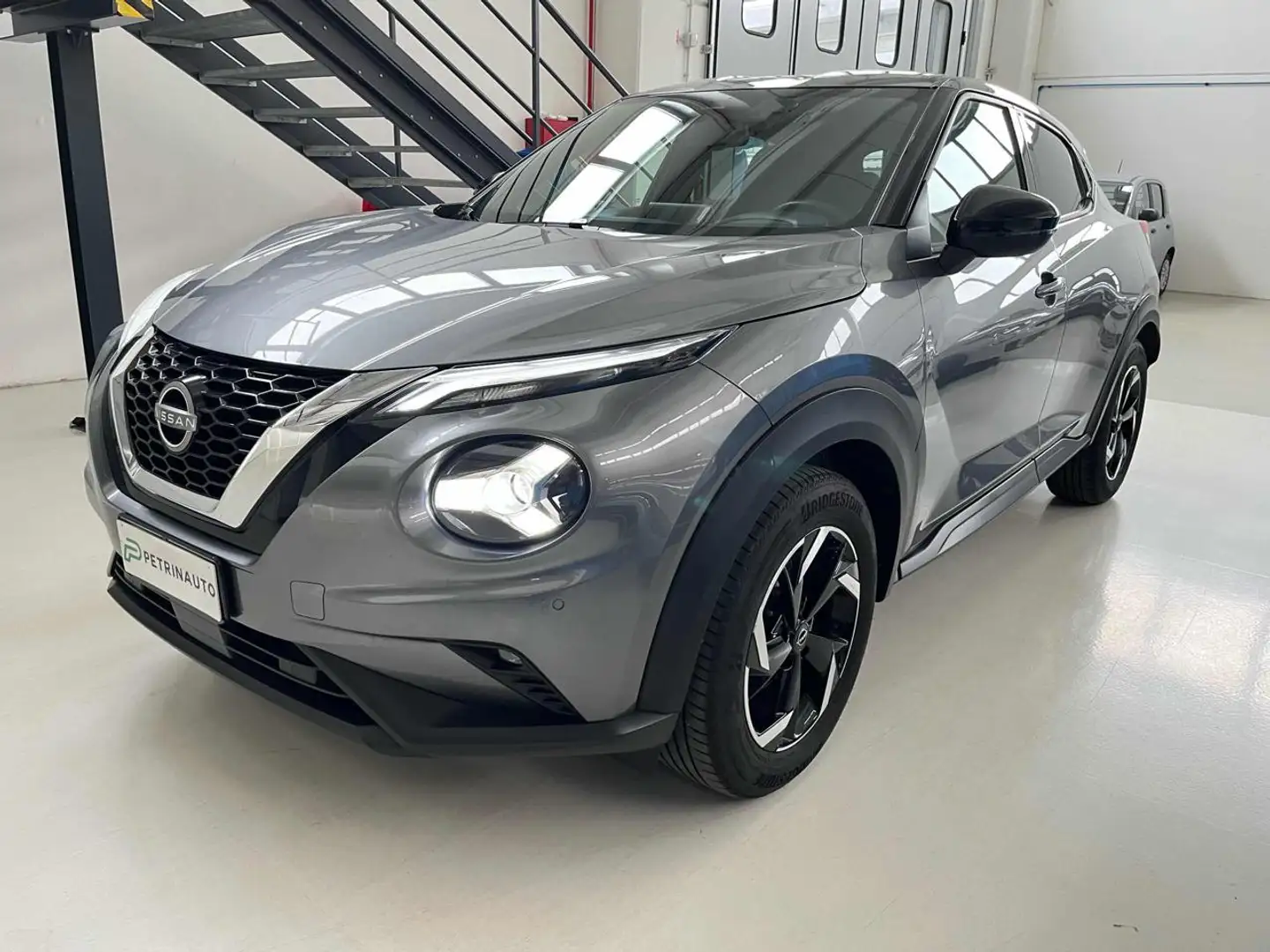 Nissan Juke 1.0 DIG-T 114 CV N-Connecta Grigio - 1