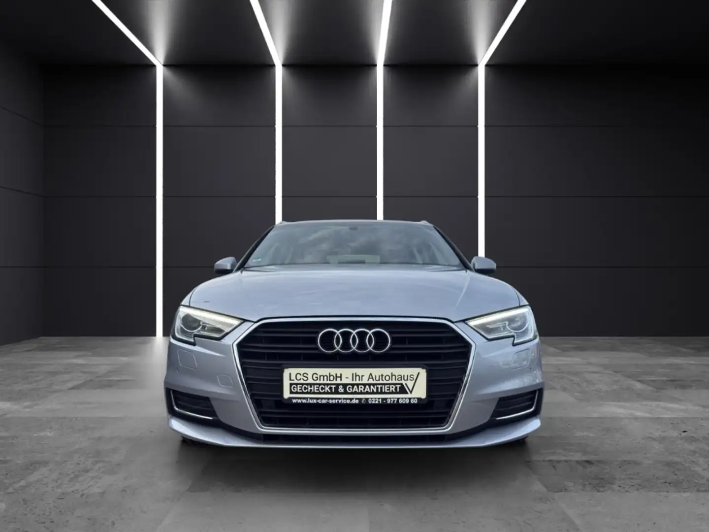 Audi A3 Sportback 30 TFSI design Navi Leder Xenon Klima SH Silber - 2