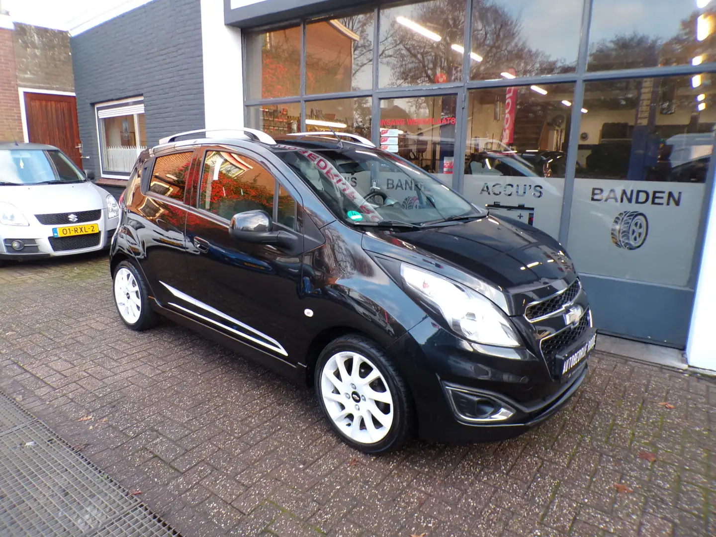 Chevrolet Spark 1.2 16V LTZ AIRCO ,PDC, LMV, NIEUWE APK !! Zwart - 2